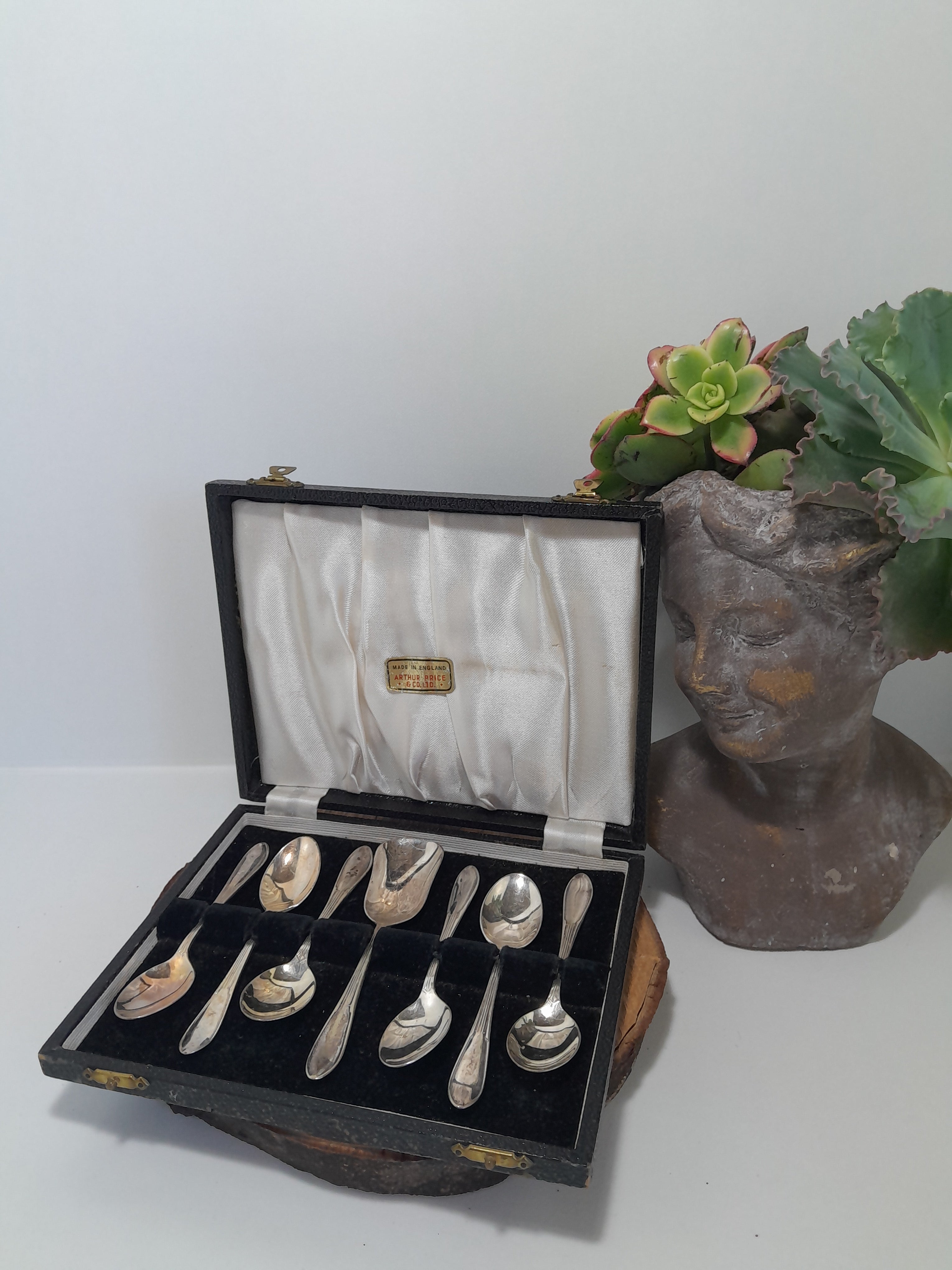 Vintage Cased Set of Six Silver Plated Teaspoons & a Sugar Spoon - Arthur Price & Co. Ltd. England.