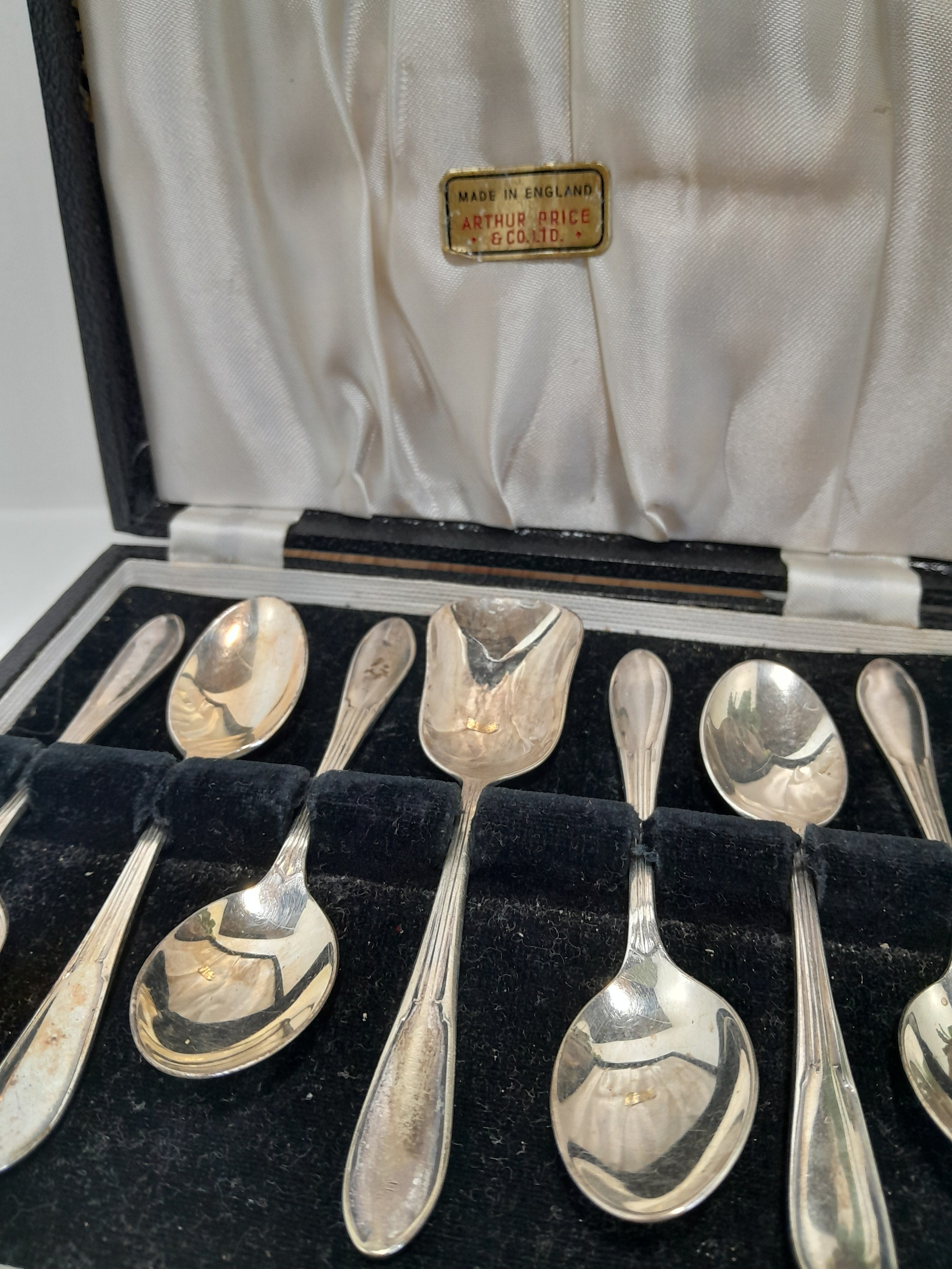 Vintage Cased Set of Six Silver Plated Teaspoons & a Sugar Spoon - Arthur Price & Co. Ltd. England.
