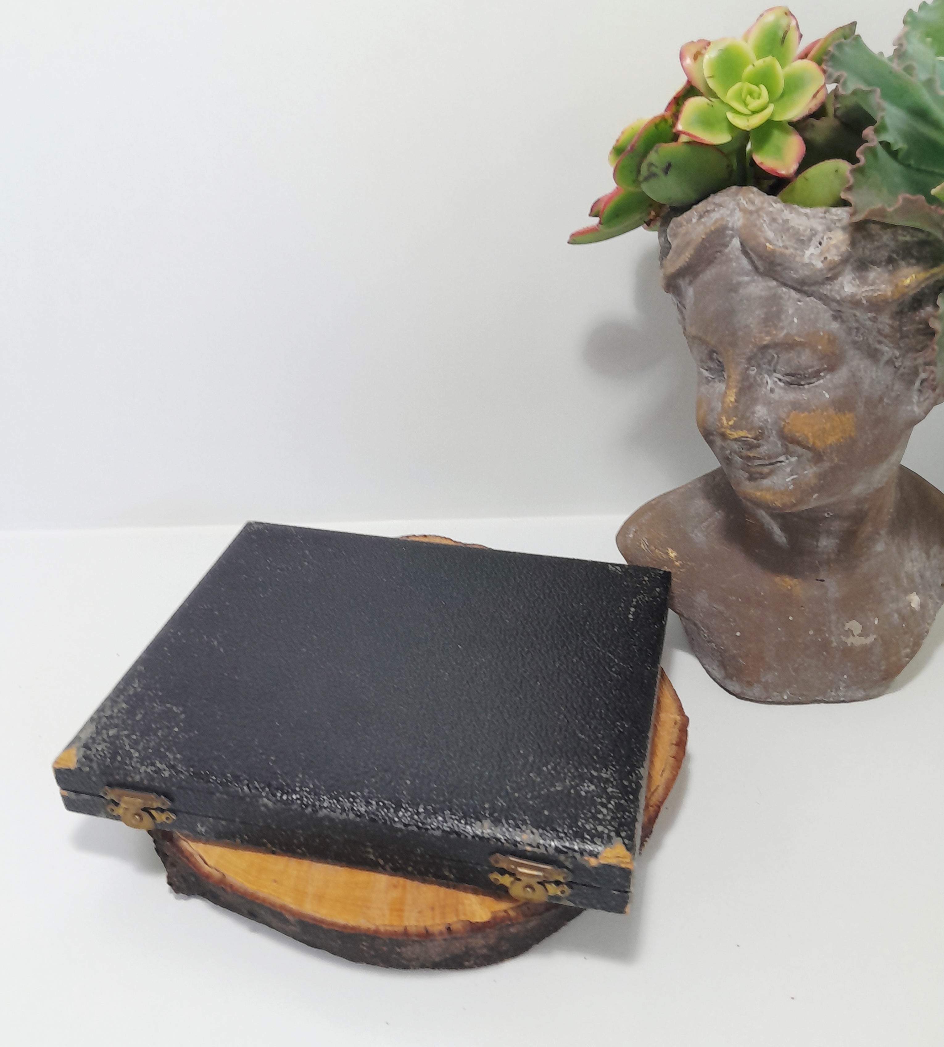 Vintage Cased Set of Six Silver Plated Teaspoons & a Sugar Spoon - Arthur Price & Co. Ltd. England.