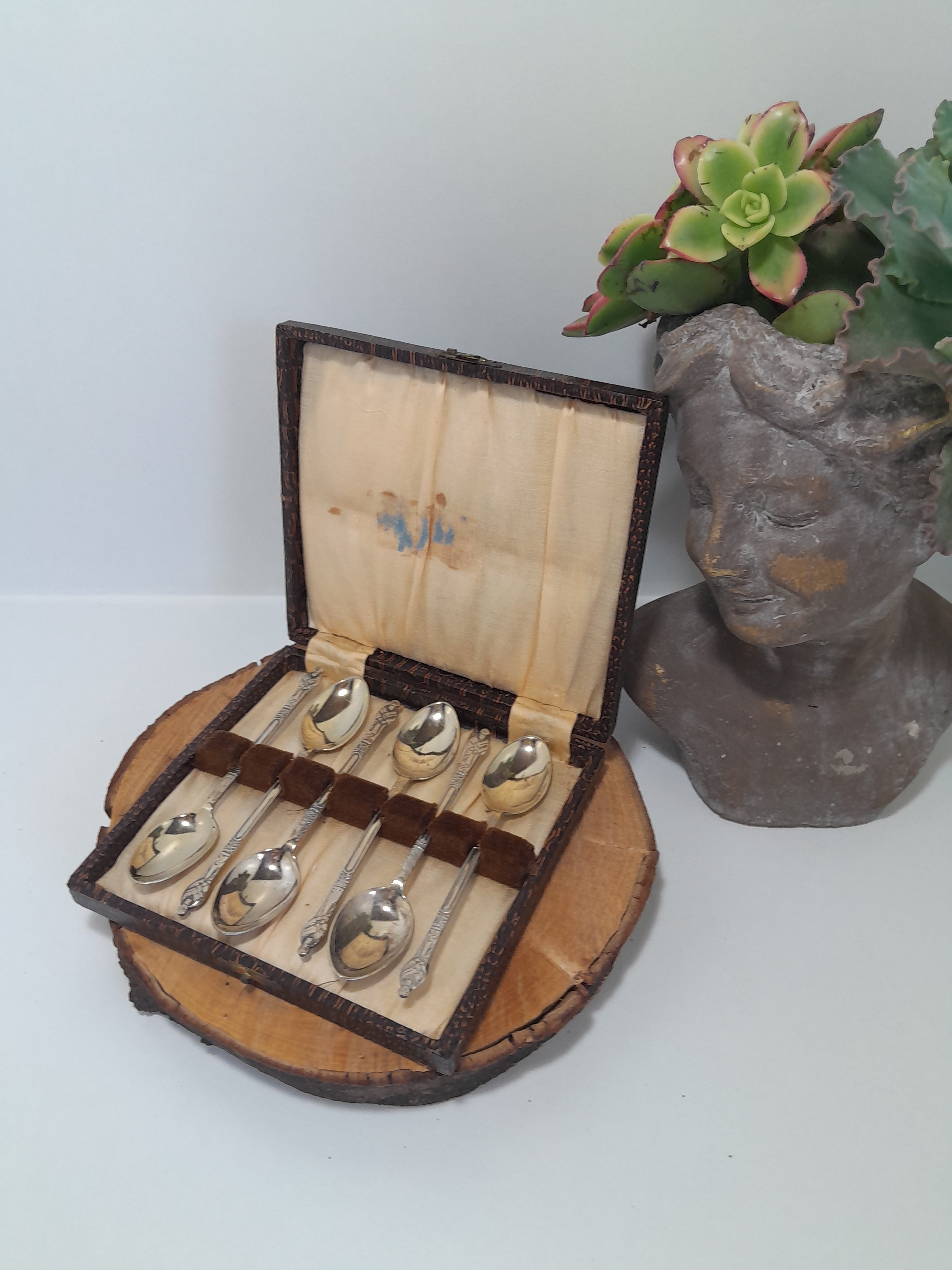 Vintage Boxed Set of Six Silver-plated Apostle spoons, Presented in Their Original Case.