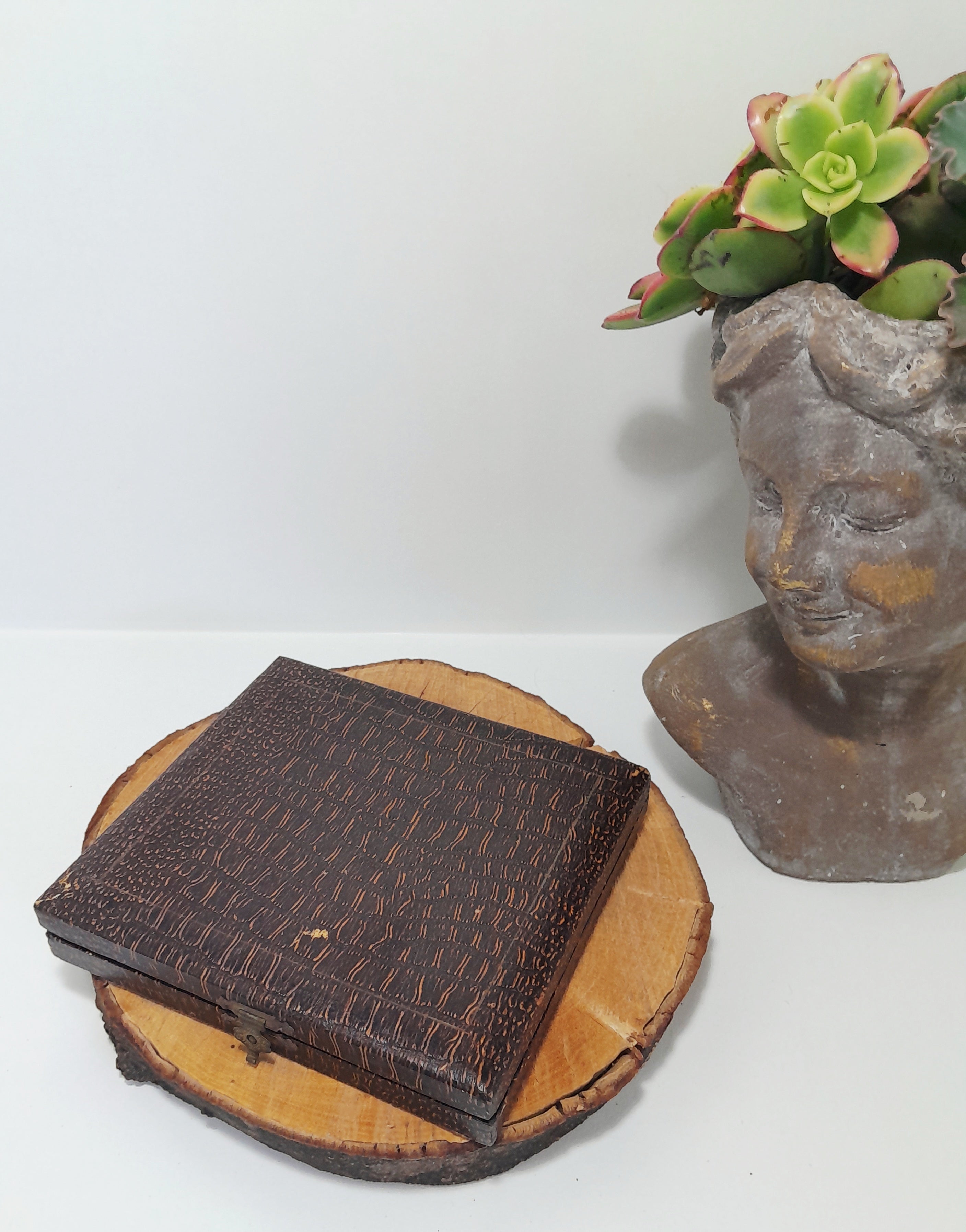 Vintage Boxed Set of Six Silver-plated Apostle spoons, Presented in Their Original Case.