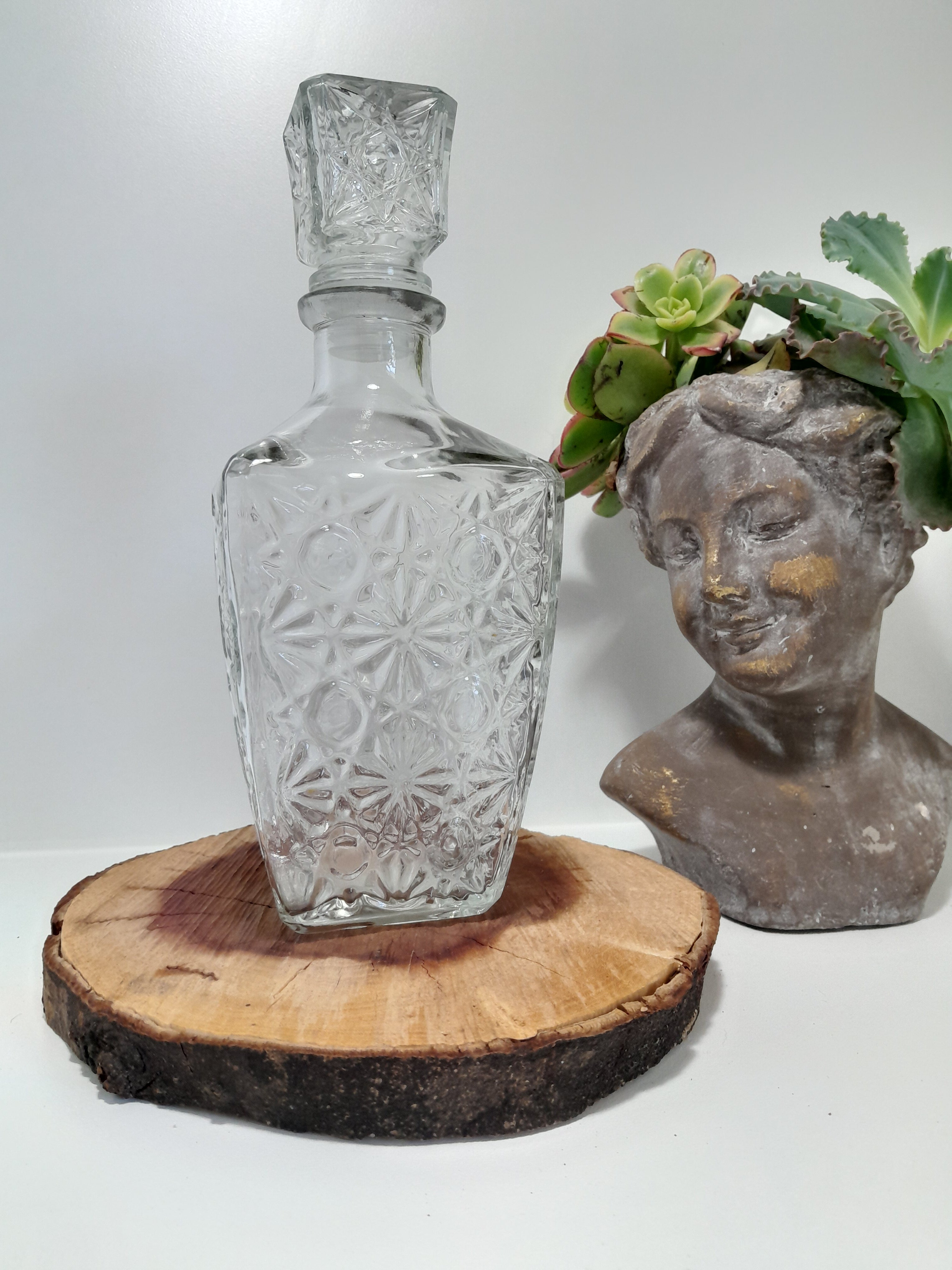 A Bormioli Rocco Dedalo Glass Decanter with Stopper