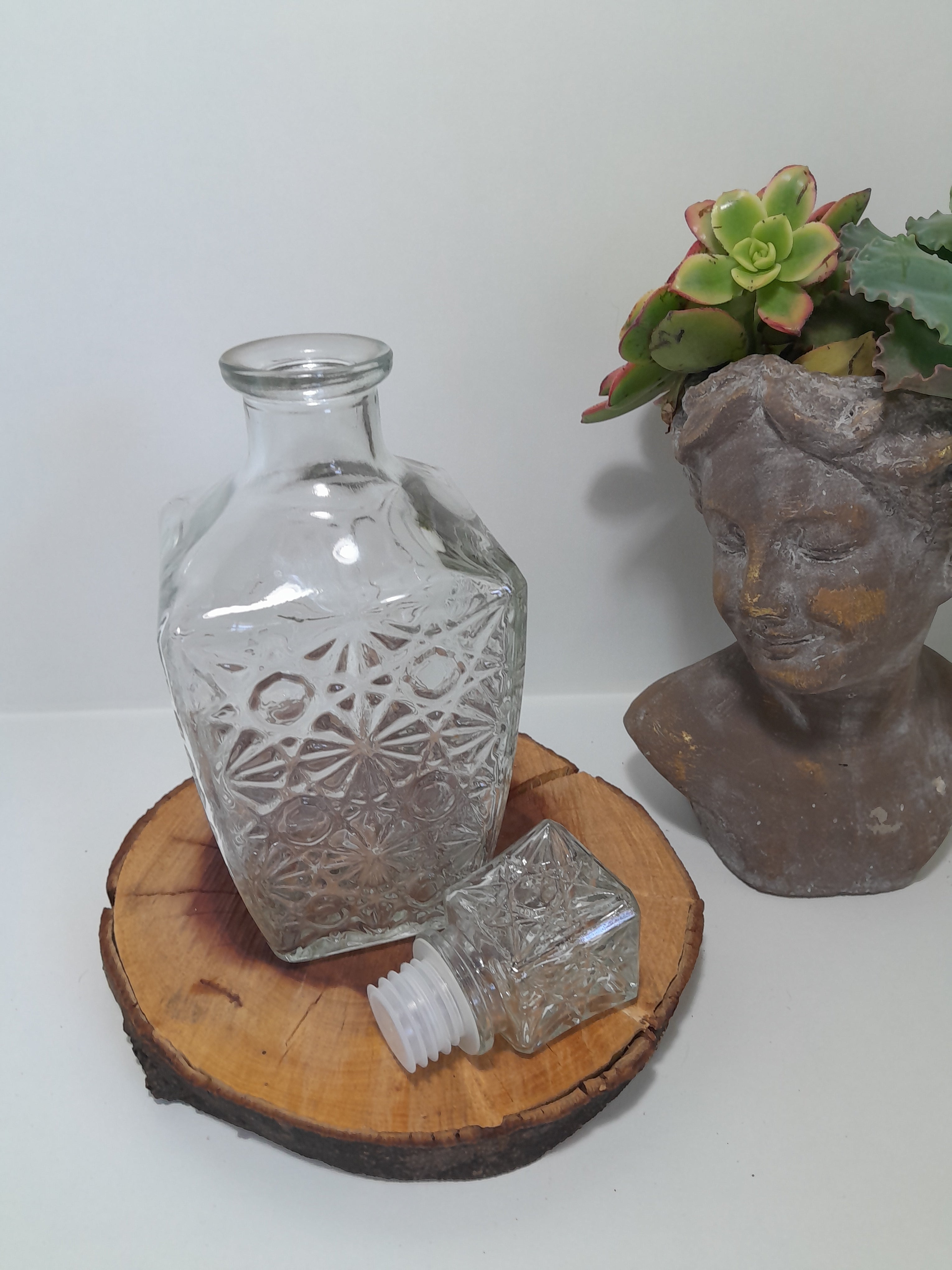 A Bormioli Rocco Dedalo Glass Decanter with Stopper