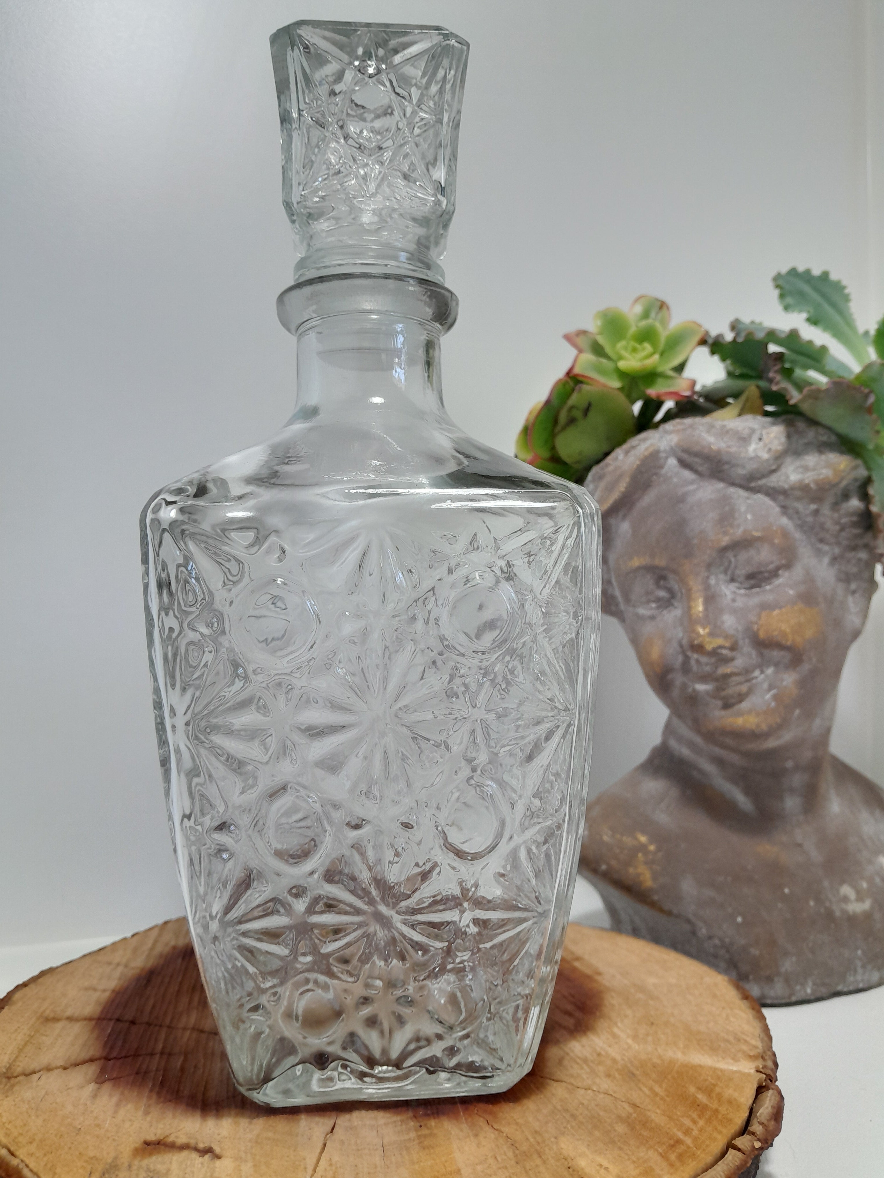 A Bormioli Rocco Dedalo Glass Decanter with Stopper