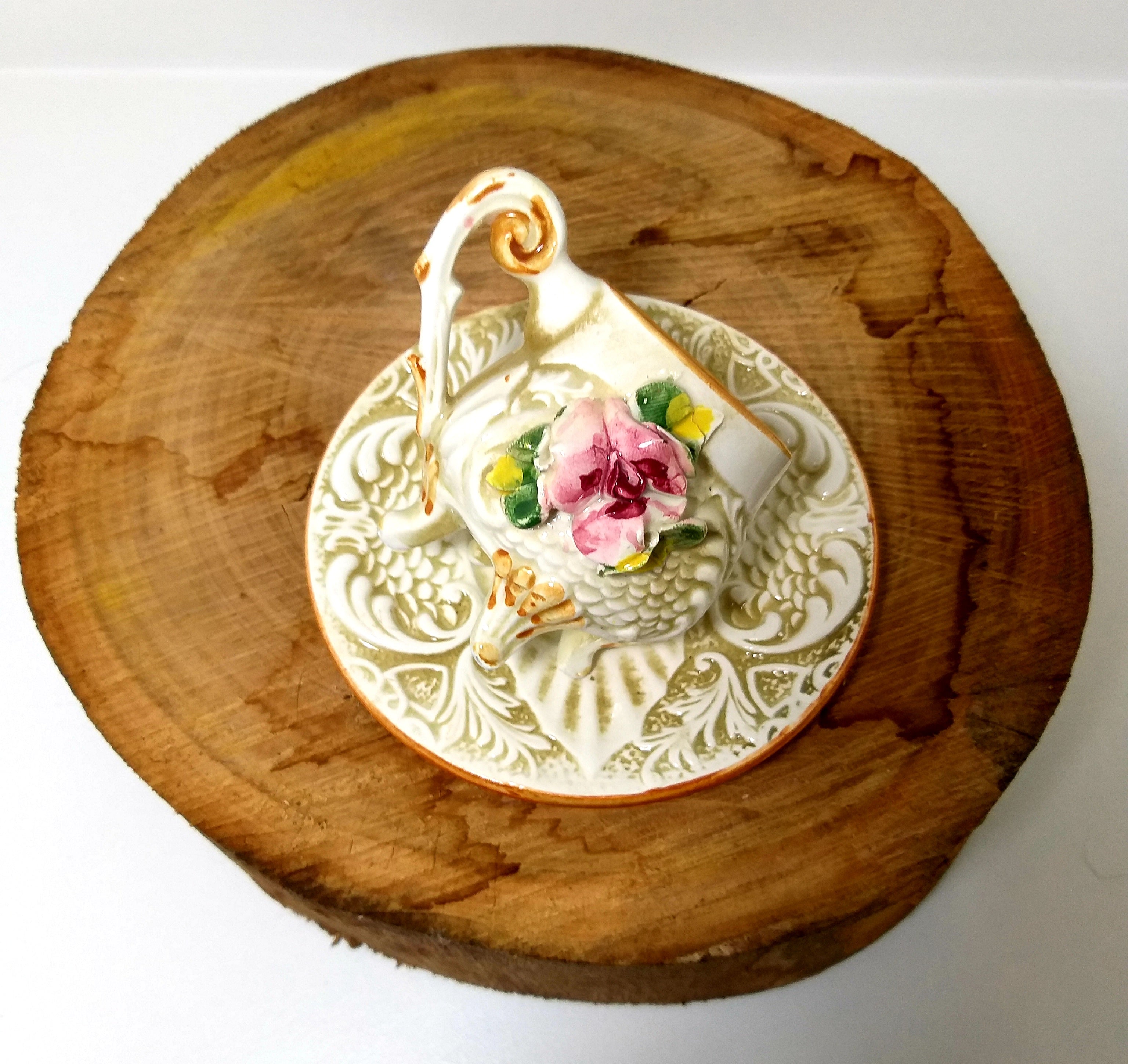 Most Beautiful Vintage Set Of Italian Capodimonte Footed Demitasse Cups & Saucers