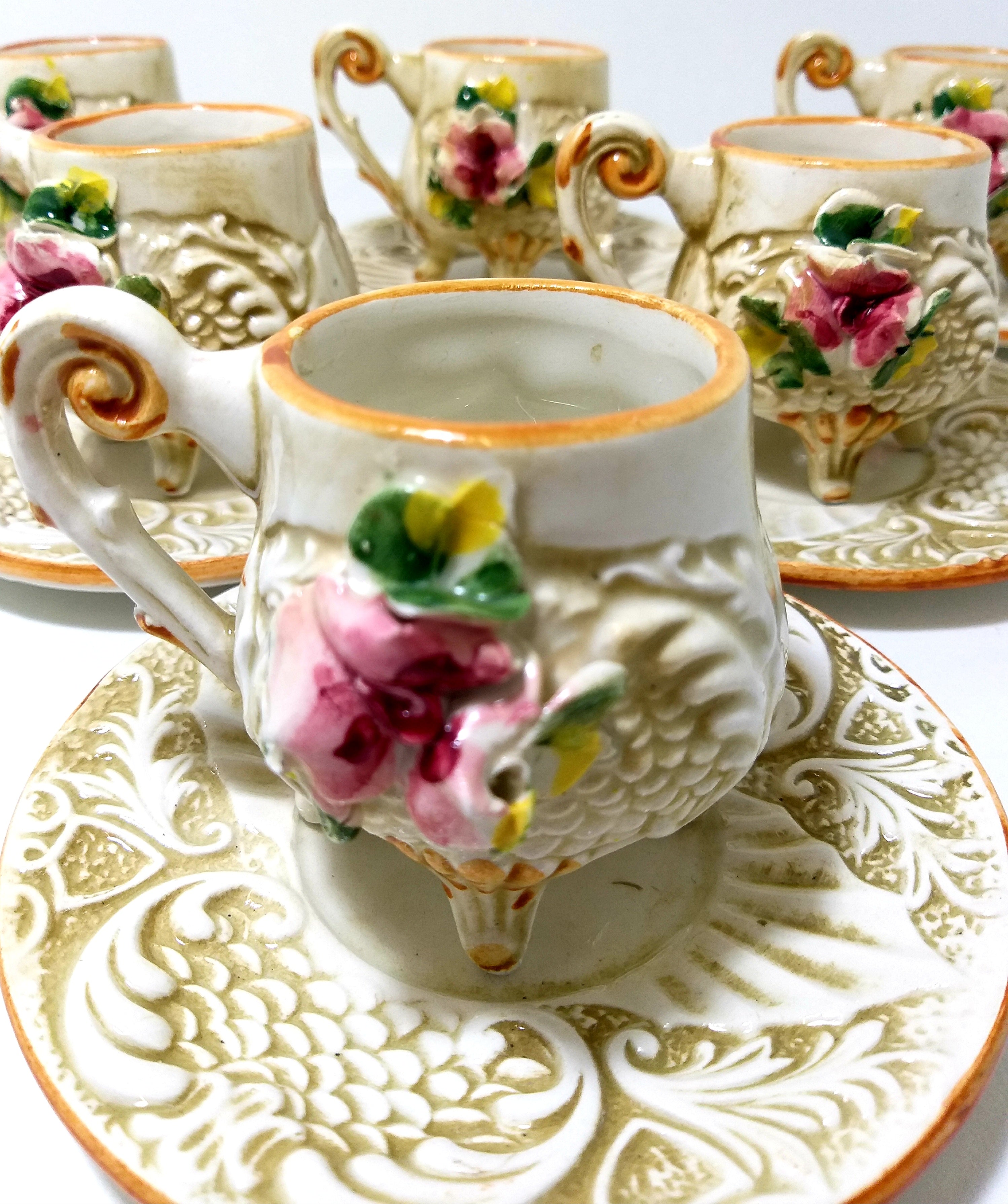 Most Beautiful Vintage Set Of Italian Capodimonte Footed Demitasse Cups & Saucers