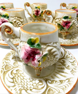 Most Beautiful Vintage Set Of Italian Capodimonte Footed Demitasse Cups & Saucers