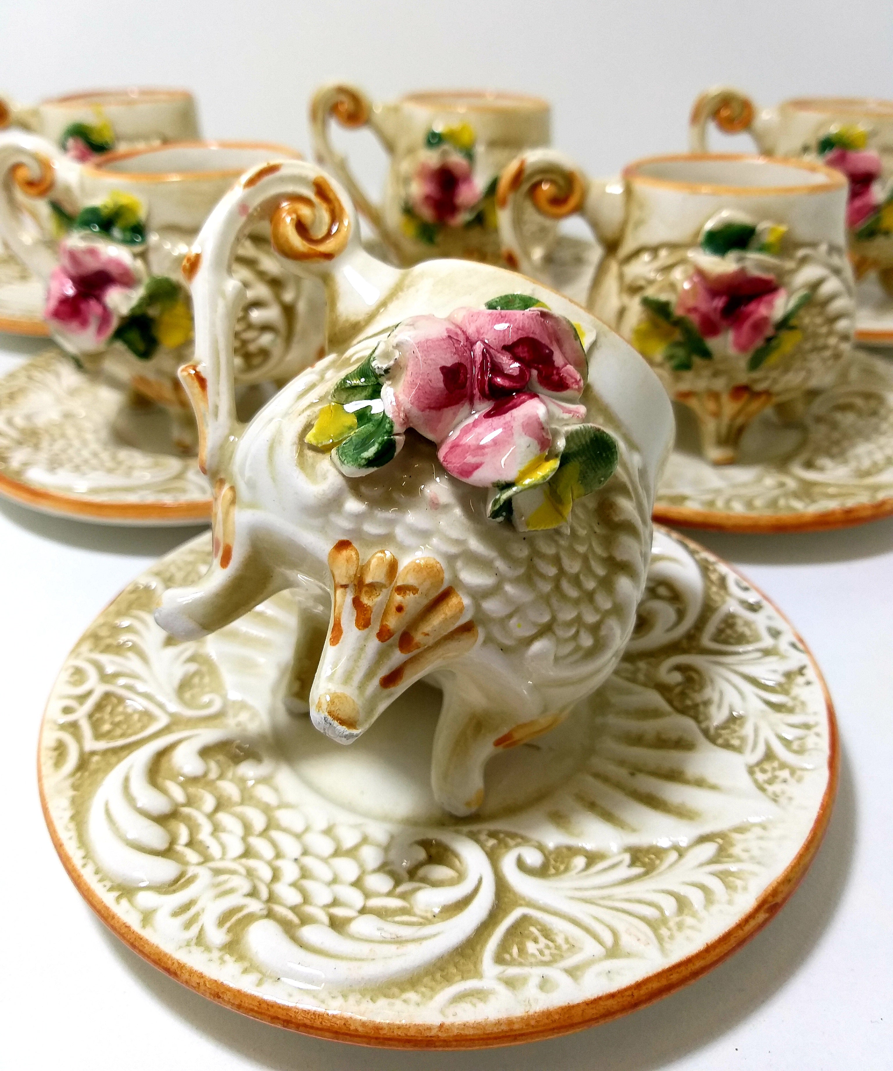Most Beautiful Vintage Set Of Italian Capodimonte Footed Demitasse Cups & Saucers