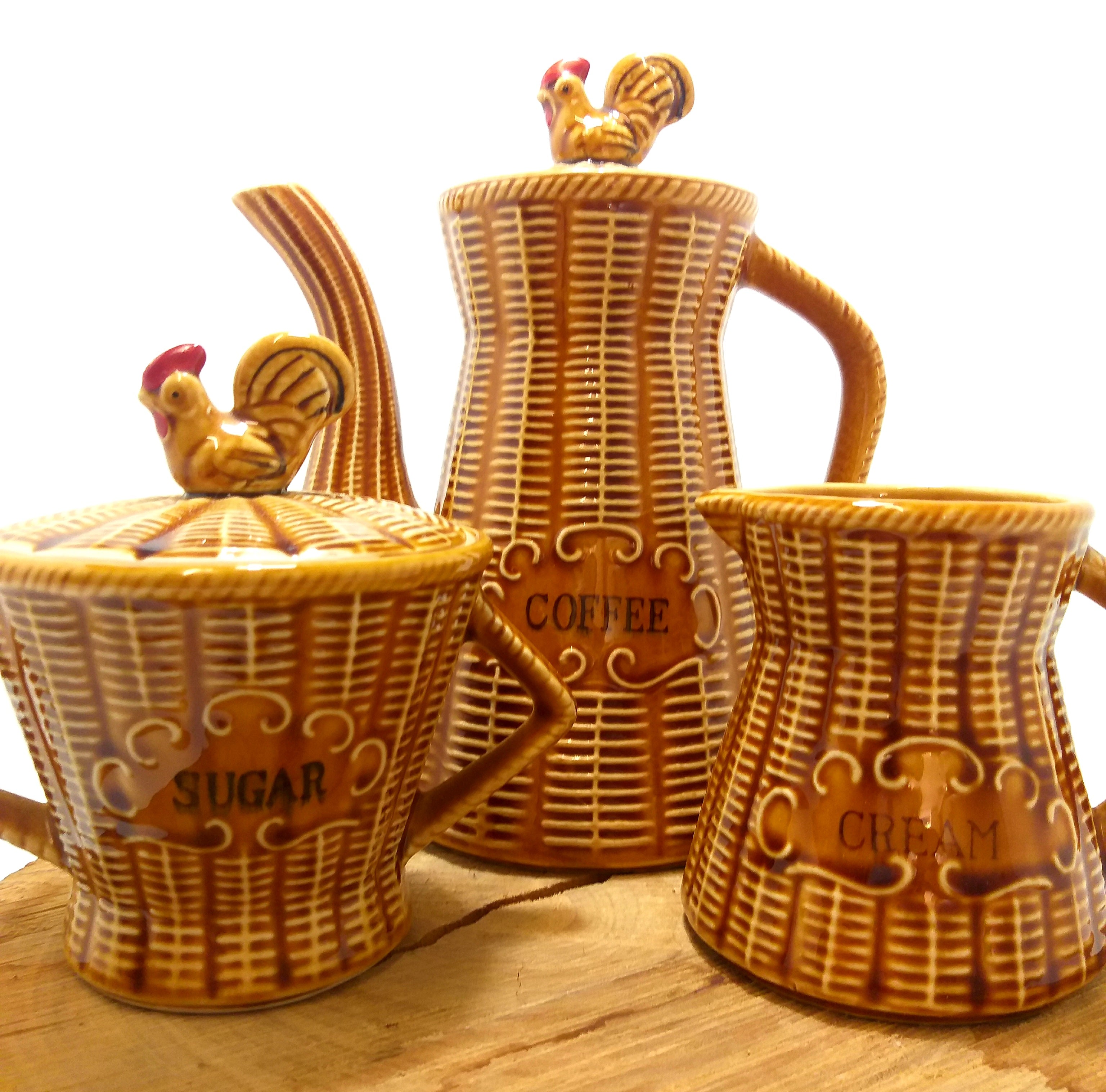 Beautiful Mid Century Basket Weave Ceramic Coffee Set With Rooster Detail – Coffee Pot, Creamer & Lidded Sugar Bowl