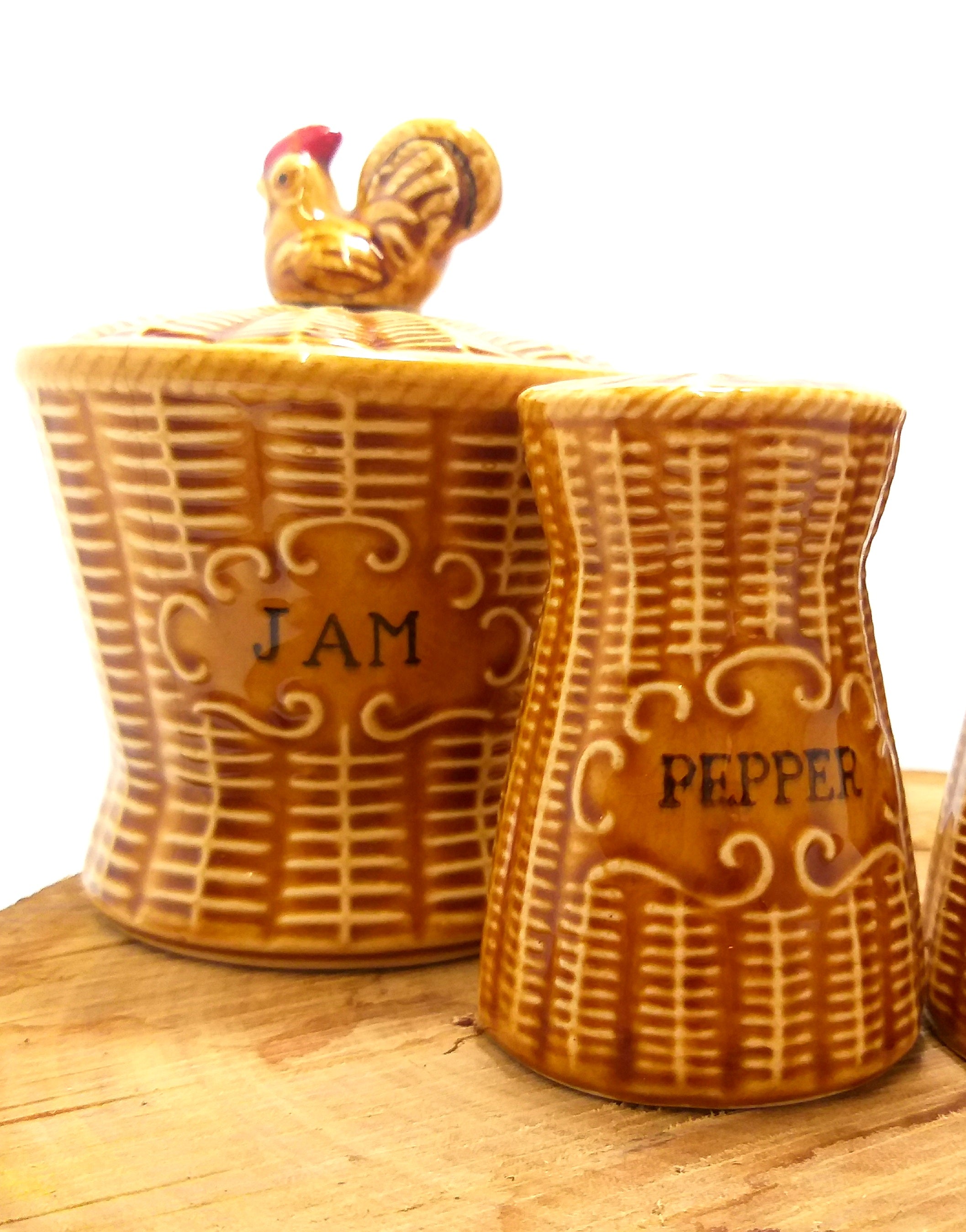 Beautiful Mid Century Basket Weave Ceramic Breakfast Set With Rooster Detail – Jam Pot, Jelly Pot & Salt & Pepper