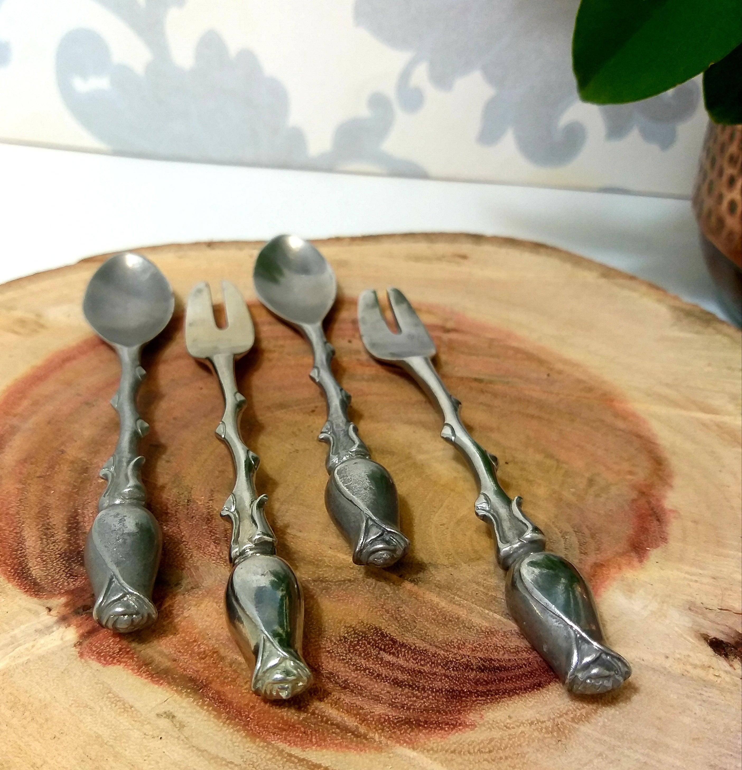 Beautiful Pewter Set Of 2 Teaspoons & 2 Cake Forks With Rosebud Handle