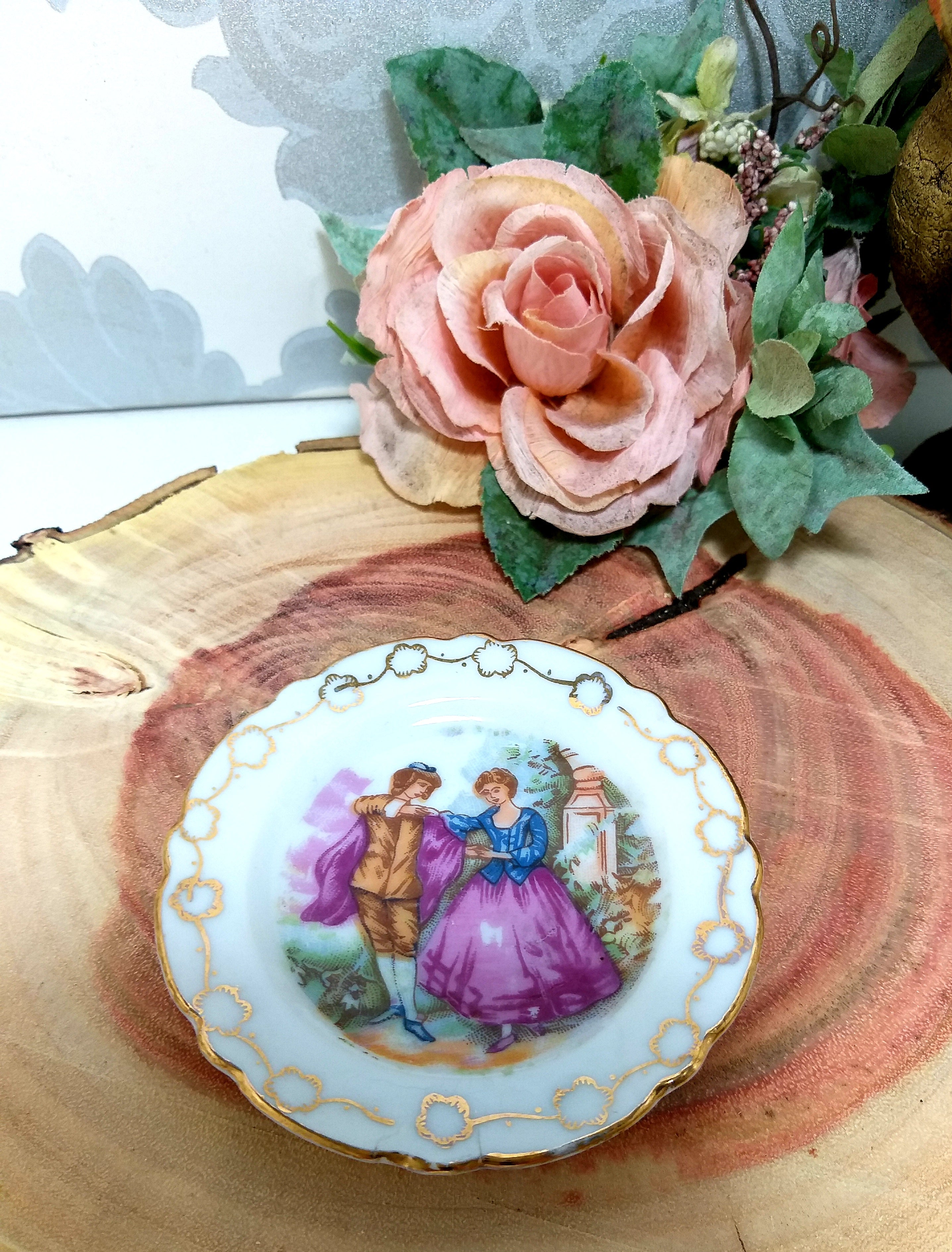 Small Collectable Pin Dish With Gold Trim And Romance Scenery
