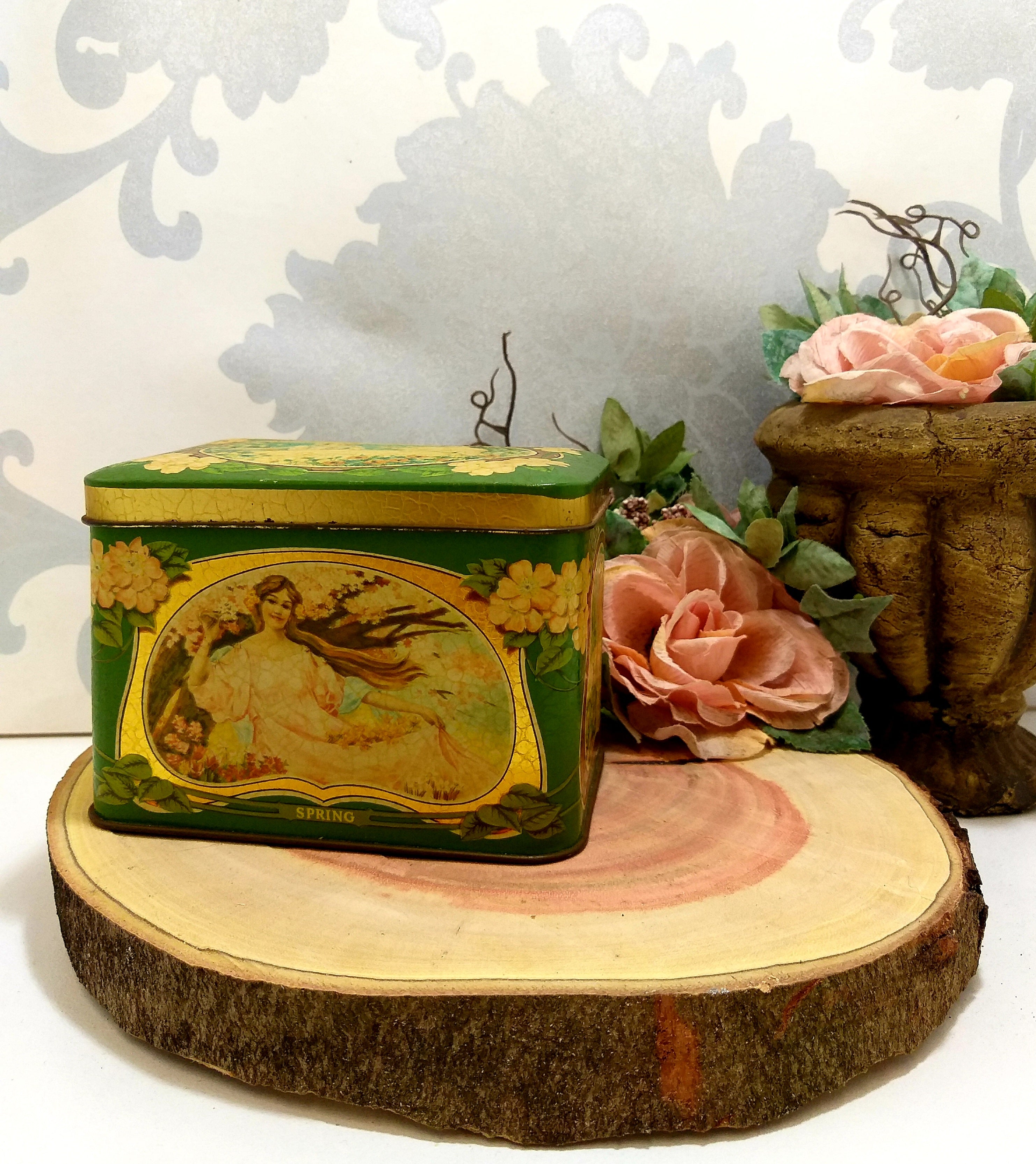 Collectable Vintage Green & Gold Tin With Lacquered Effect