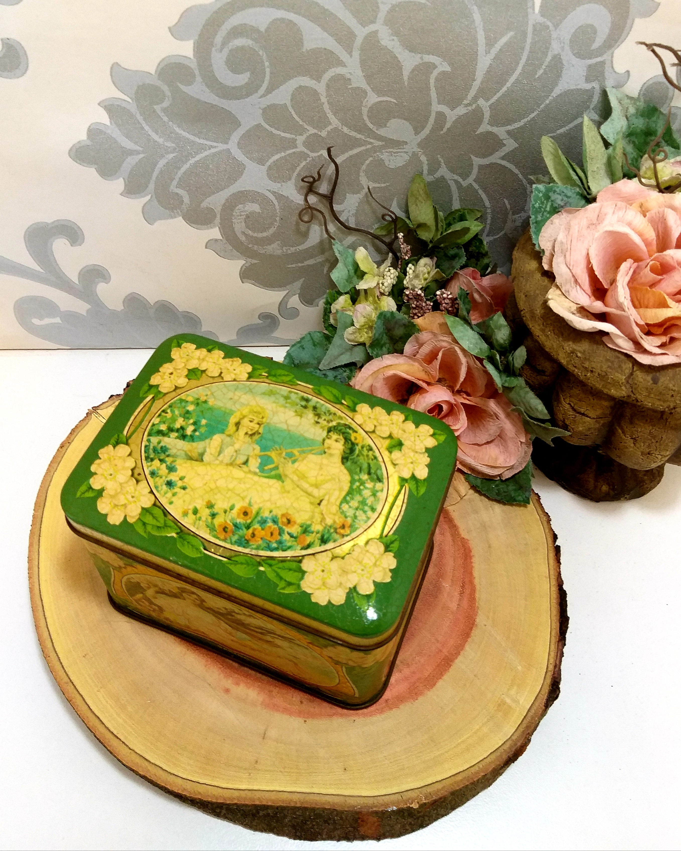 Collectable Vintage Green & Gold Tin With Lacquered Effect