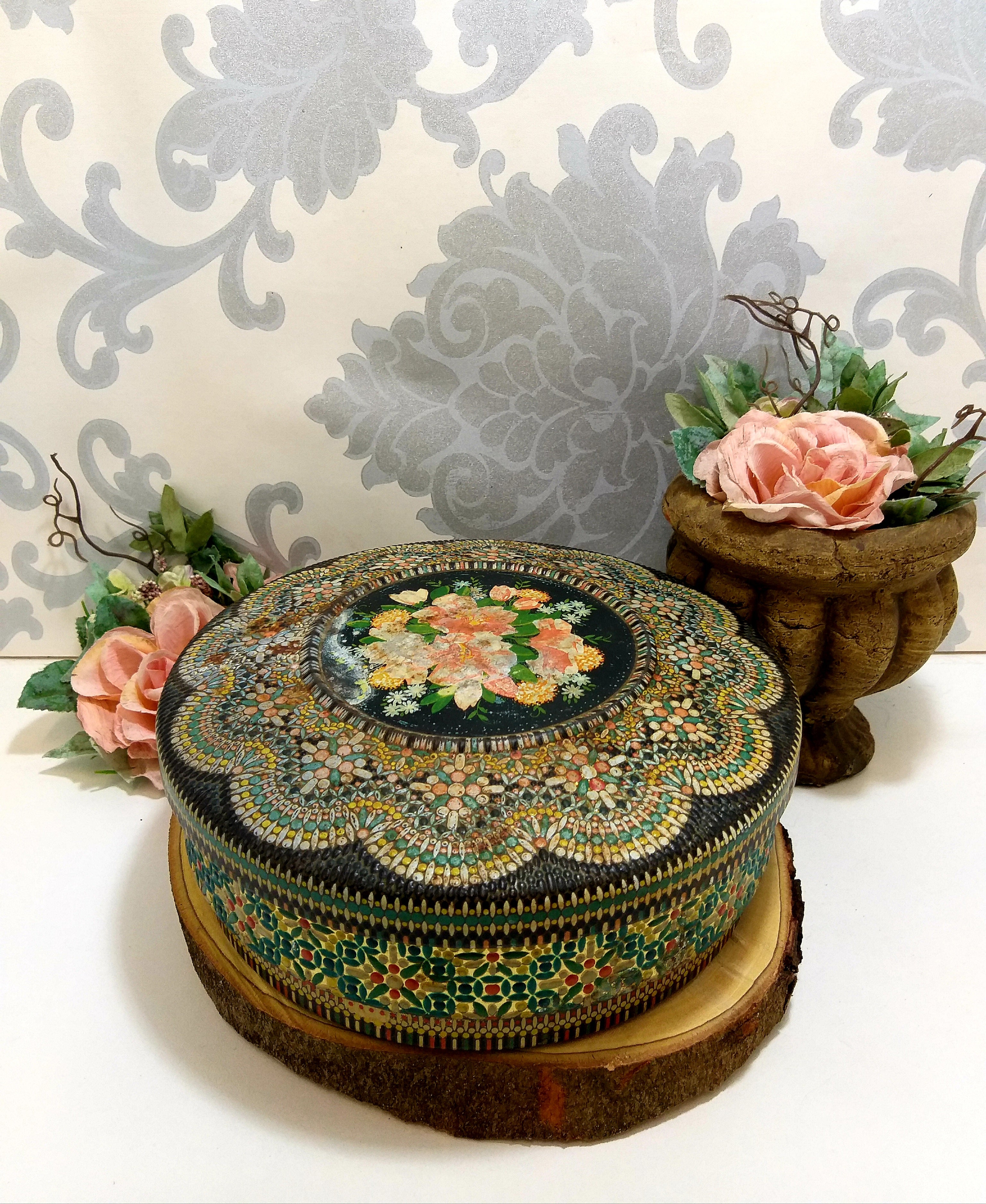 Gorgeous Collectable Antique Huntley & Palmer Biscuit Tin