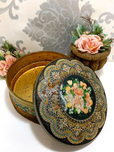 Gorgeous Collectable Antique Huntley & Palmer Biscuit Tin