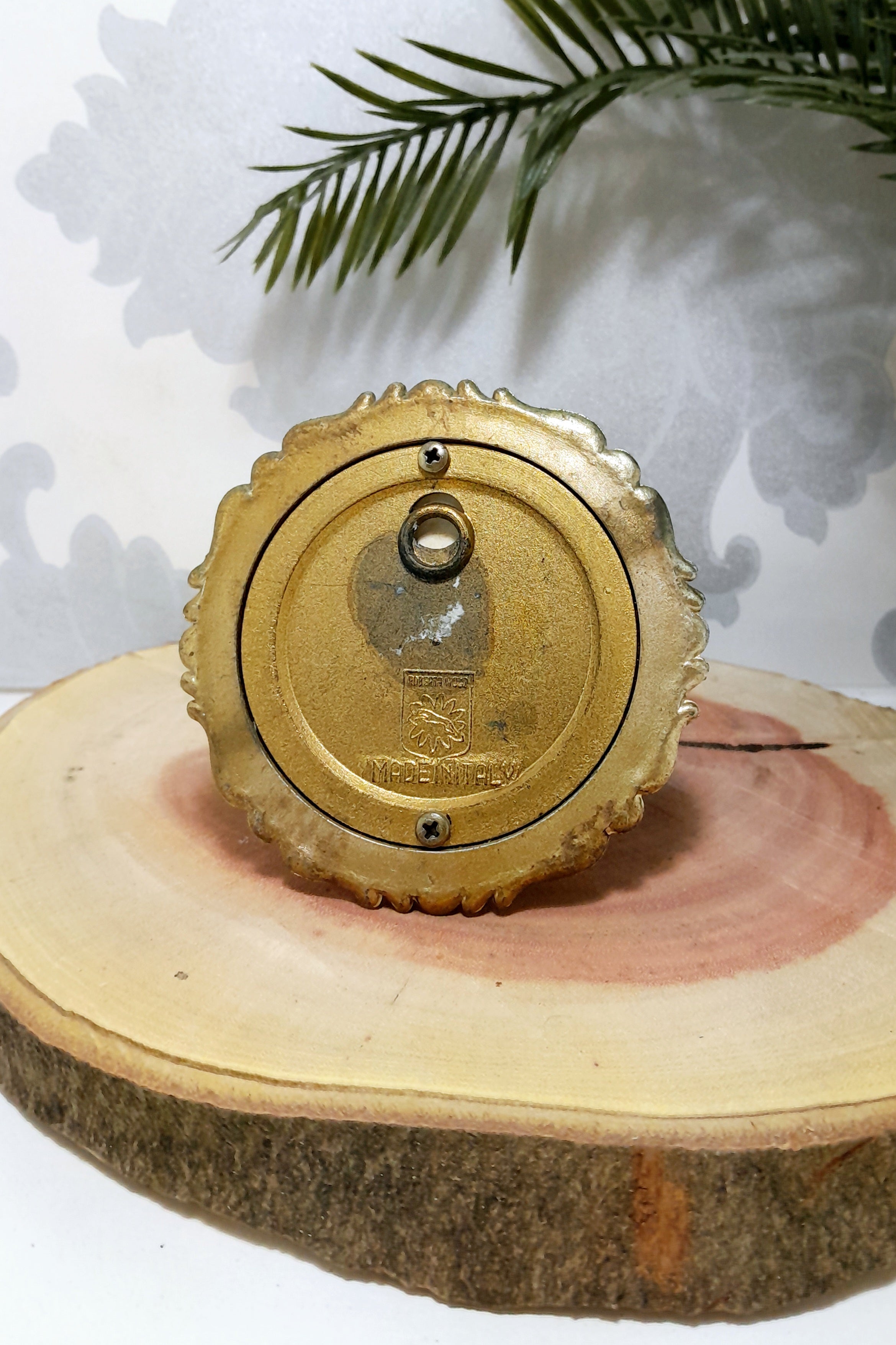 Beautiful Little Vintage Round Italian Frame With Vintage Picture
