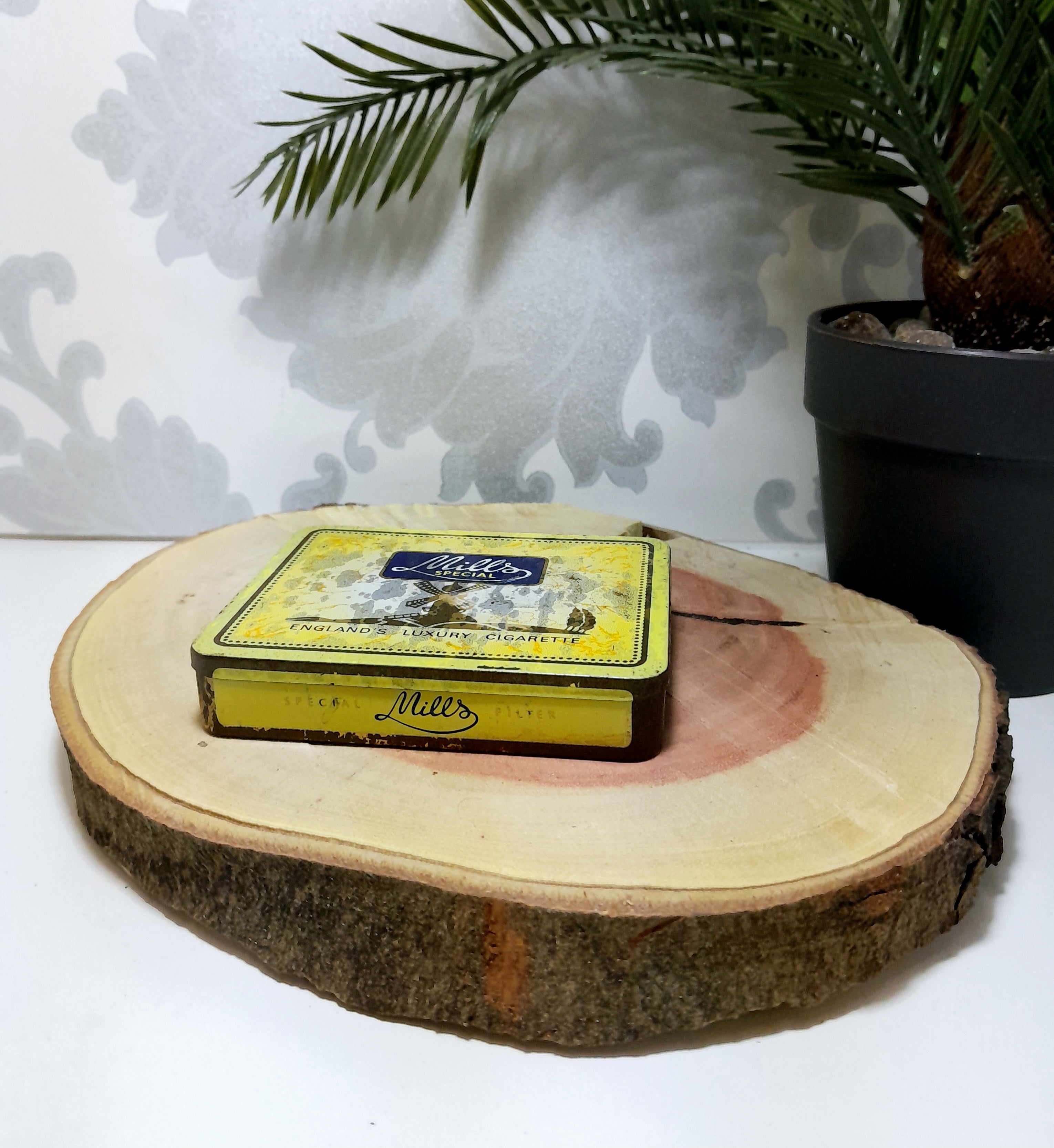 Collectable Vintage Mills Special Cigarette Tin