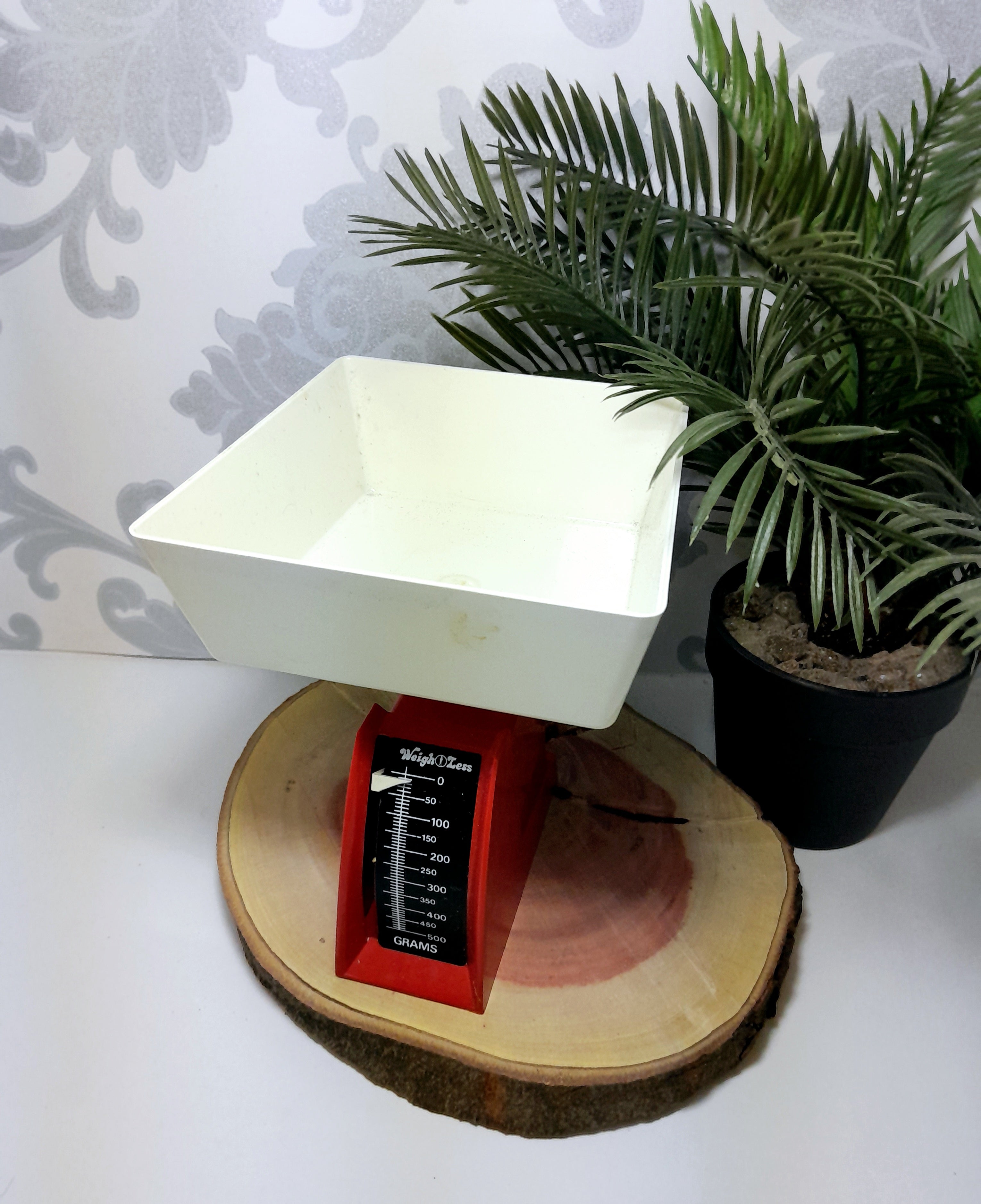 Small Red Vintage/Retro Weigh-Less Diet Scale With Removable Dish