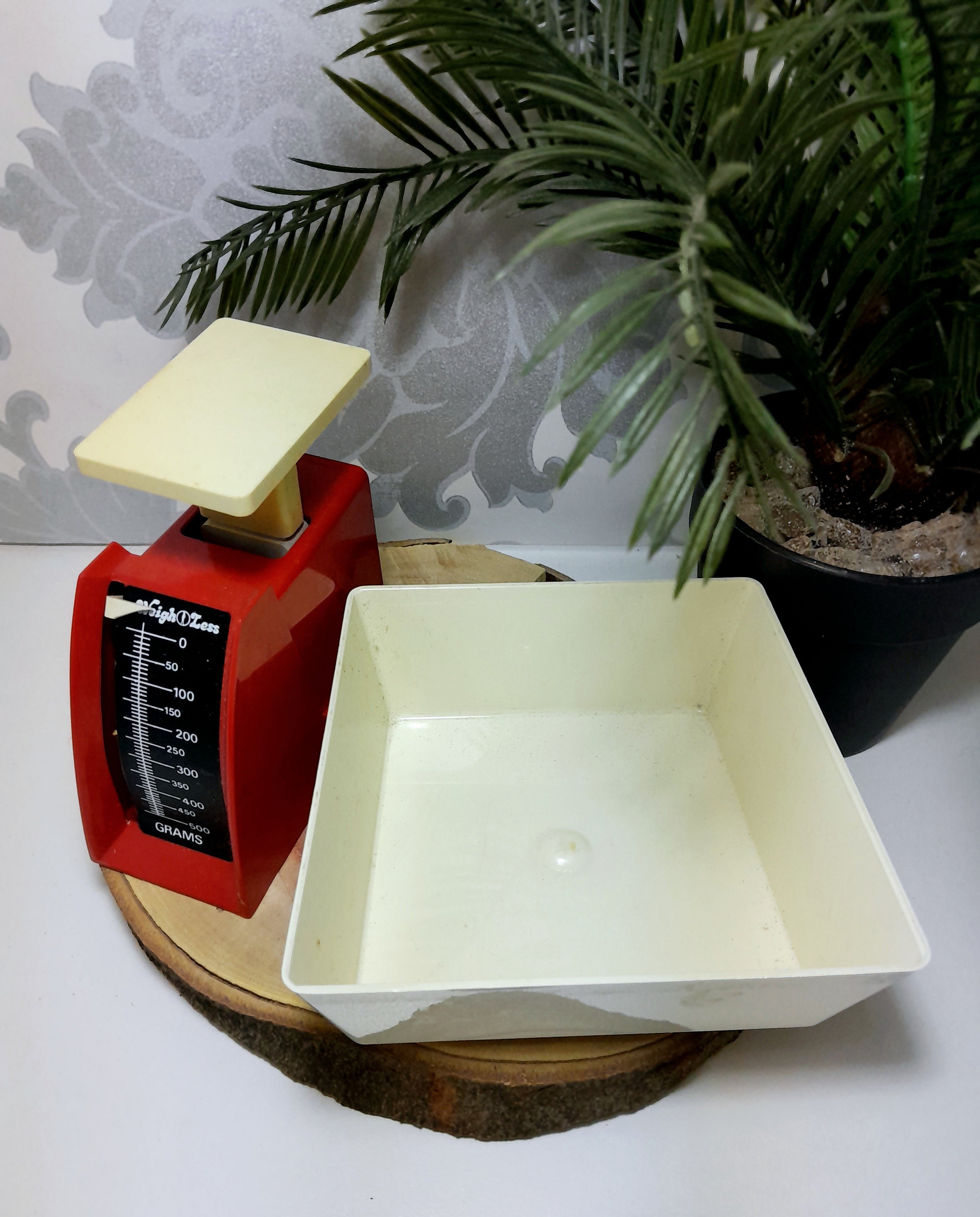 Small Red Vintage/Retro Weigh-Less Diet Scale With Removable Dish