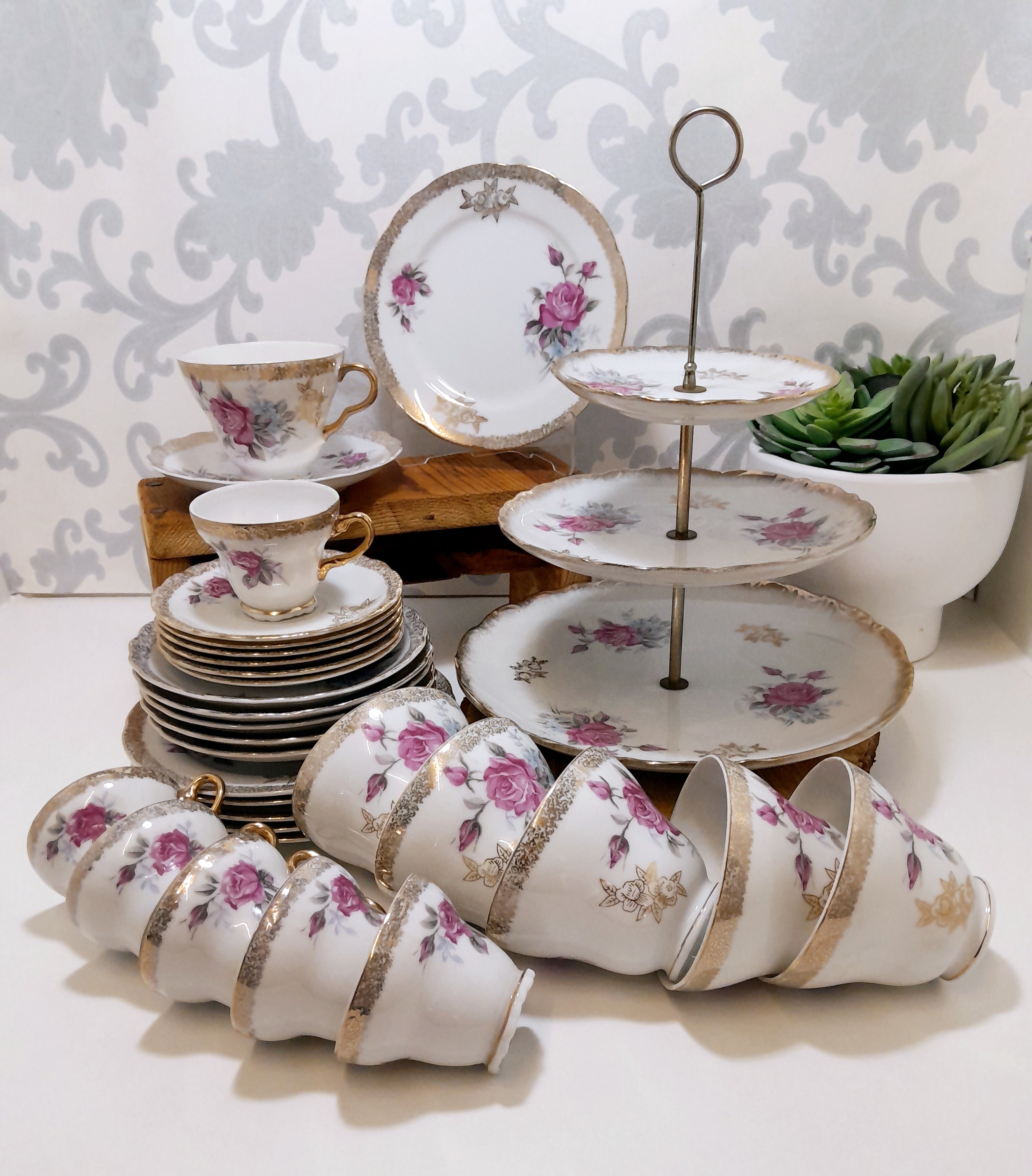 Exquisite 30 Pieces Unmarked Tea & Coffee Set With Matching 3 Tier Cake Stand