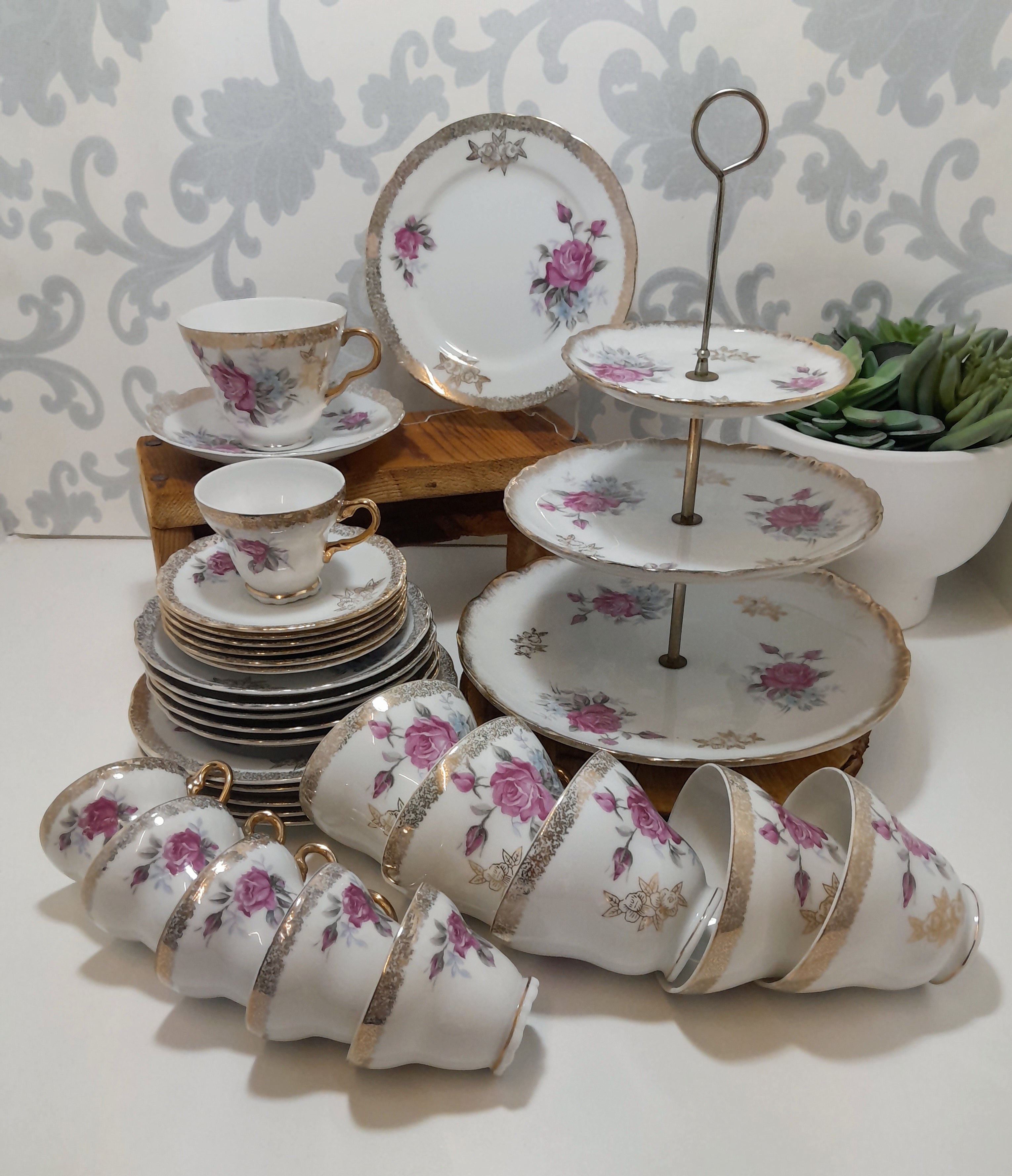 Exquisite 30 Pieces Unmarked Tea & Coffee Set With Matching 3 Tier Cake Stand