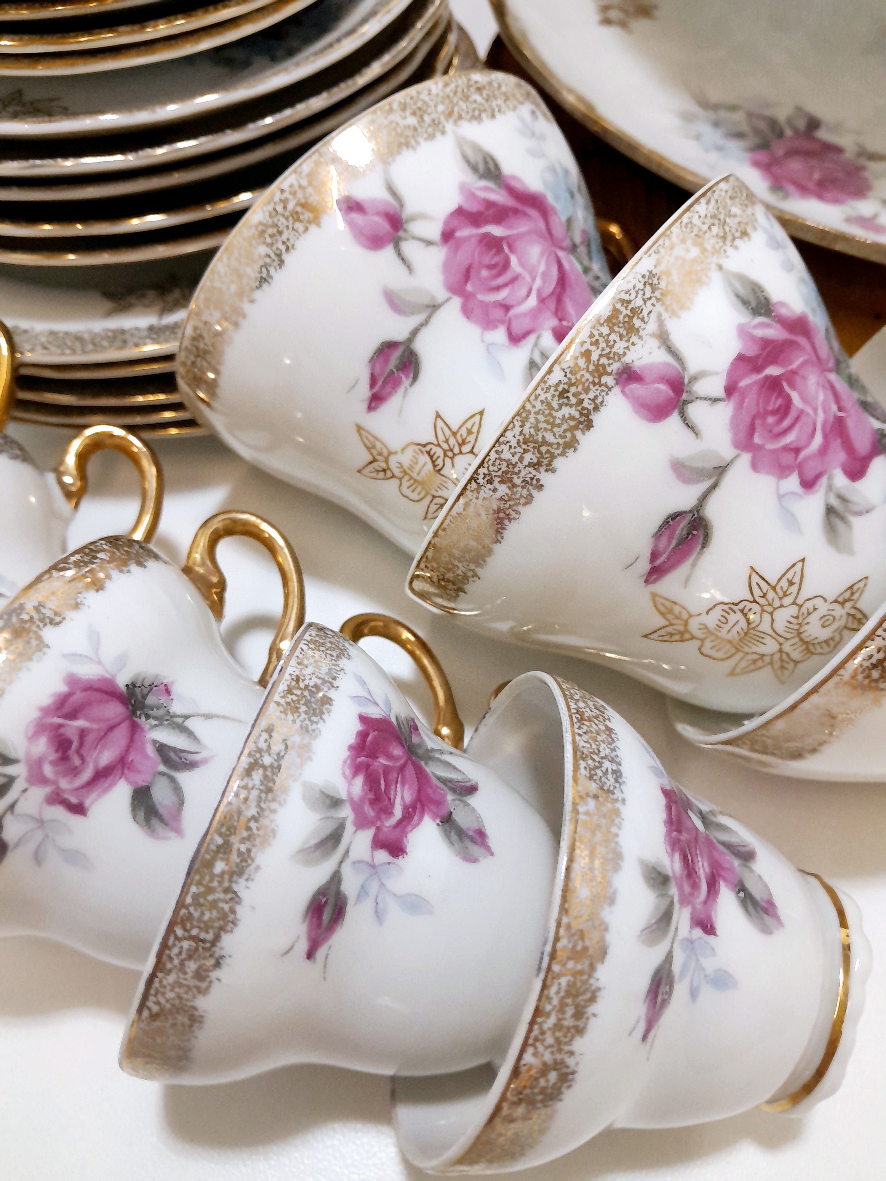 Exquisite 30 Pieces Unmarked Tea & Coffee Set With Matching 3 Tier Cake Stand