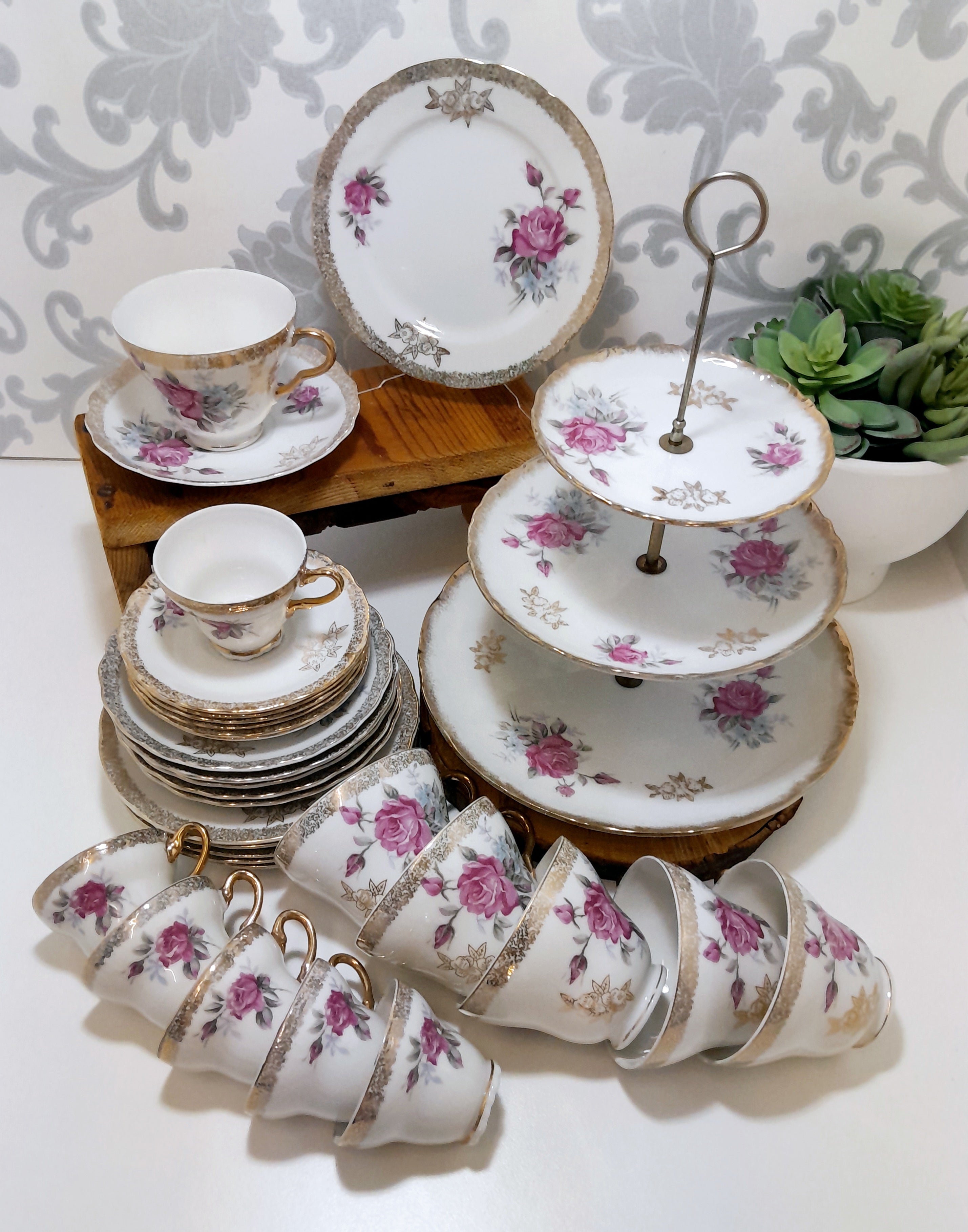 Exquisite 30 Pieces Unmarked Tea & Coffee Set With Matching 3 Tier Cake Stand