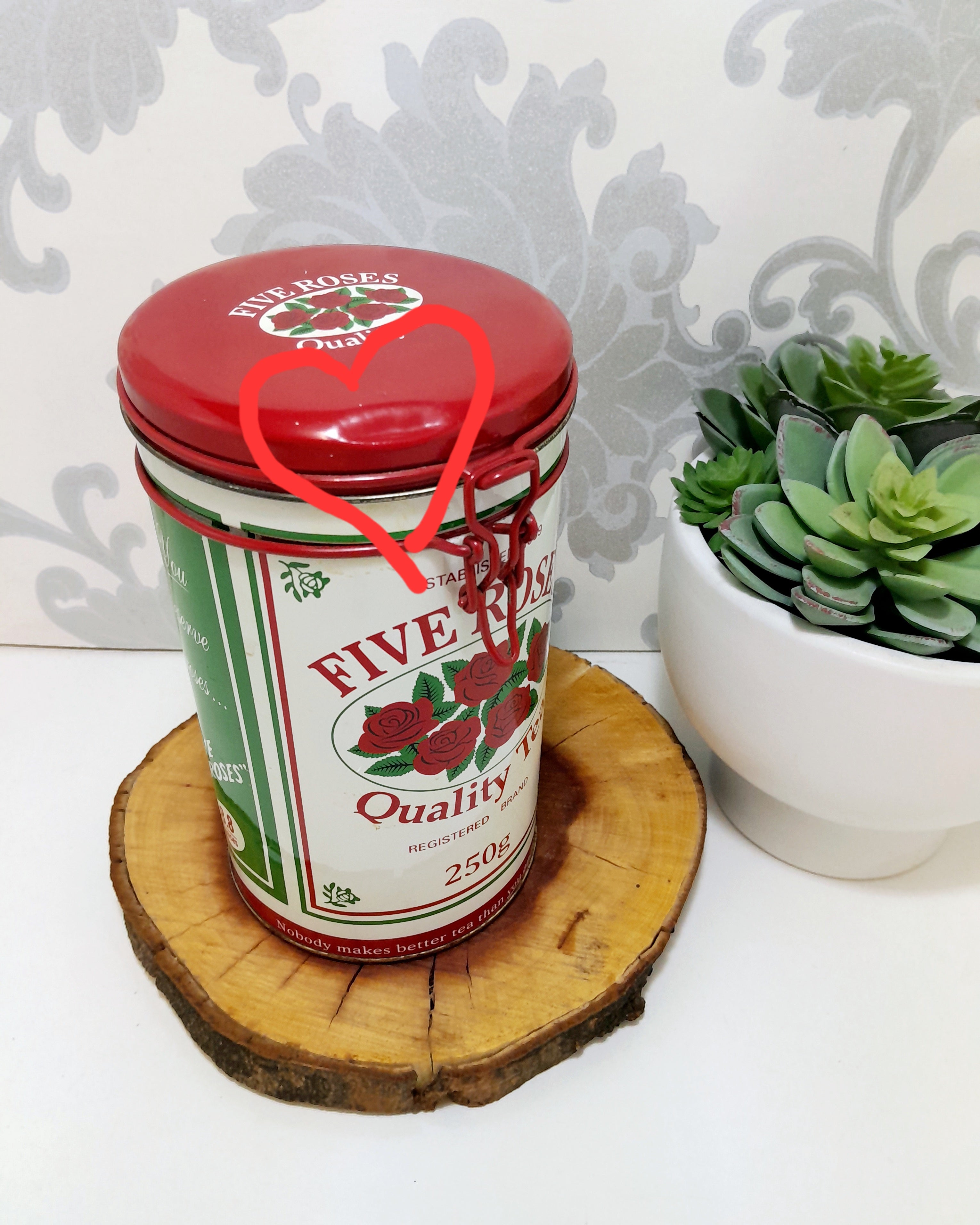 Beautiful & Collectable Vintage Five Roses Tea Tin