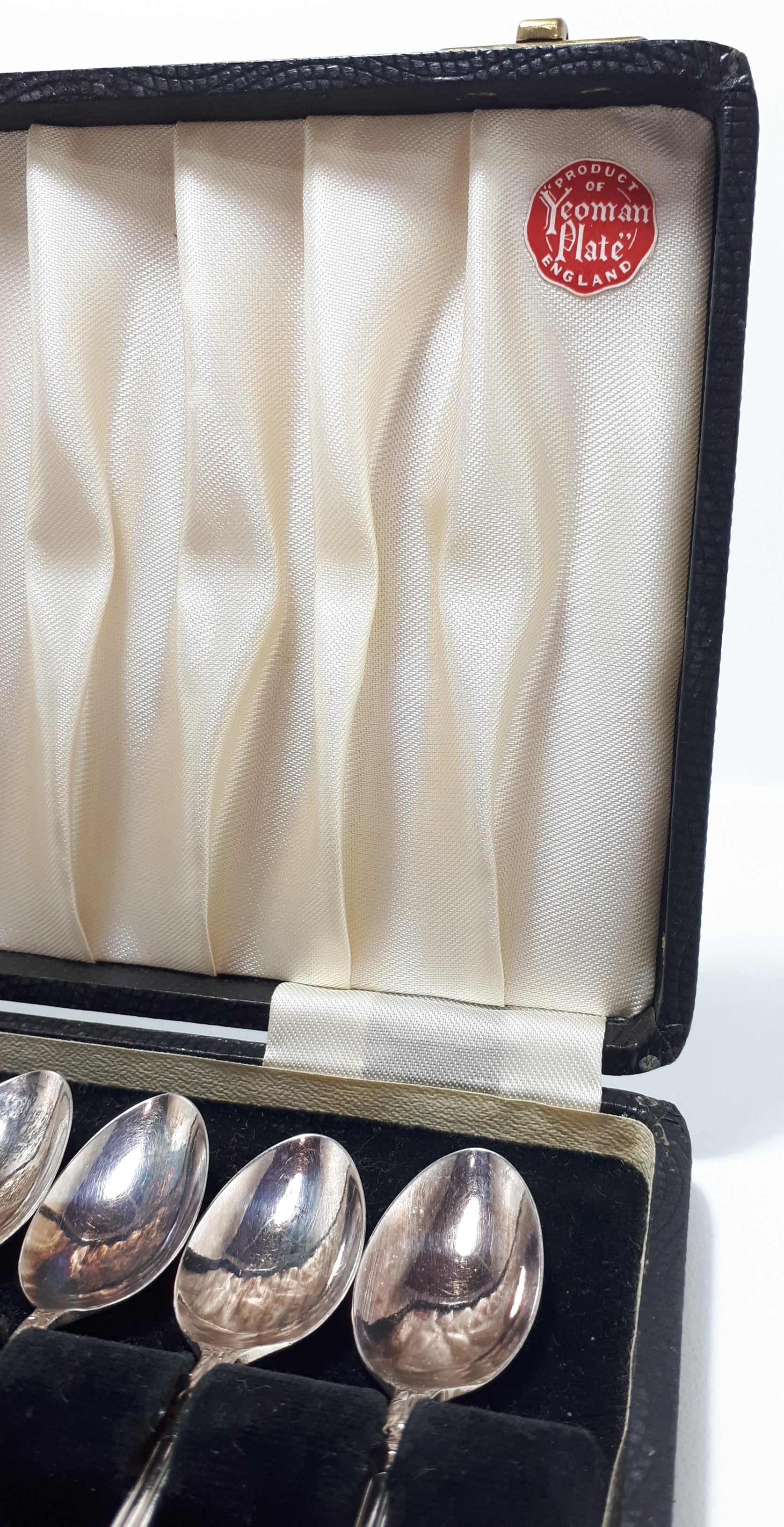 Antique Set Of 12 Yeoman Silver Plated Apostle Spoons in Original Presentation Case