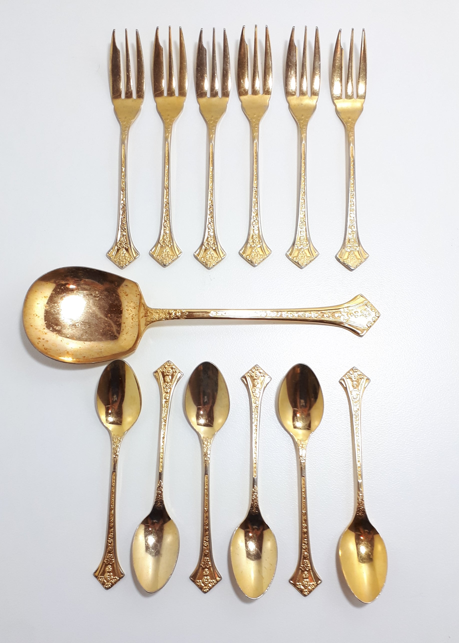 13 Piece Vintage (24 Carat Gold Plated) Eetrite Cake/Pastry Set - Fleur Handle Design