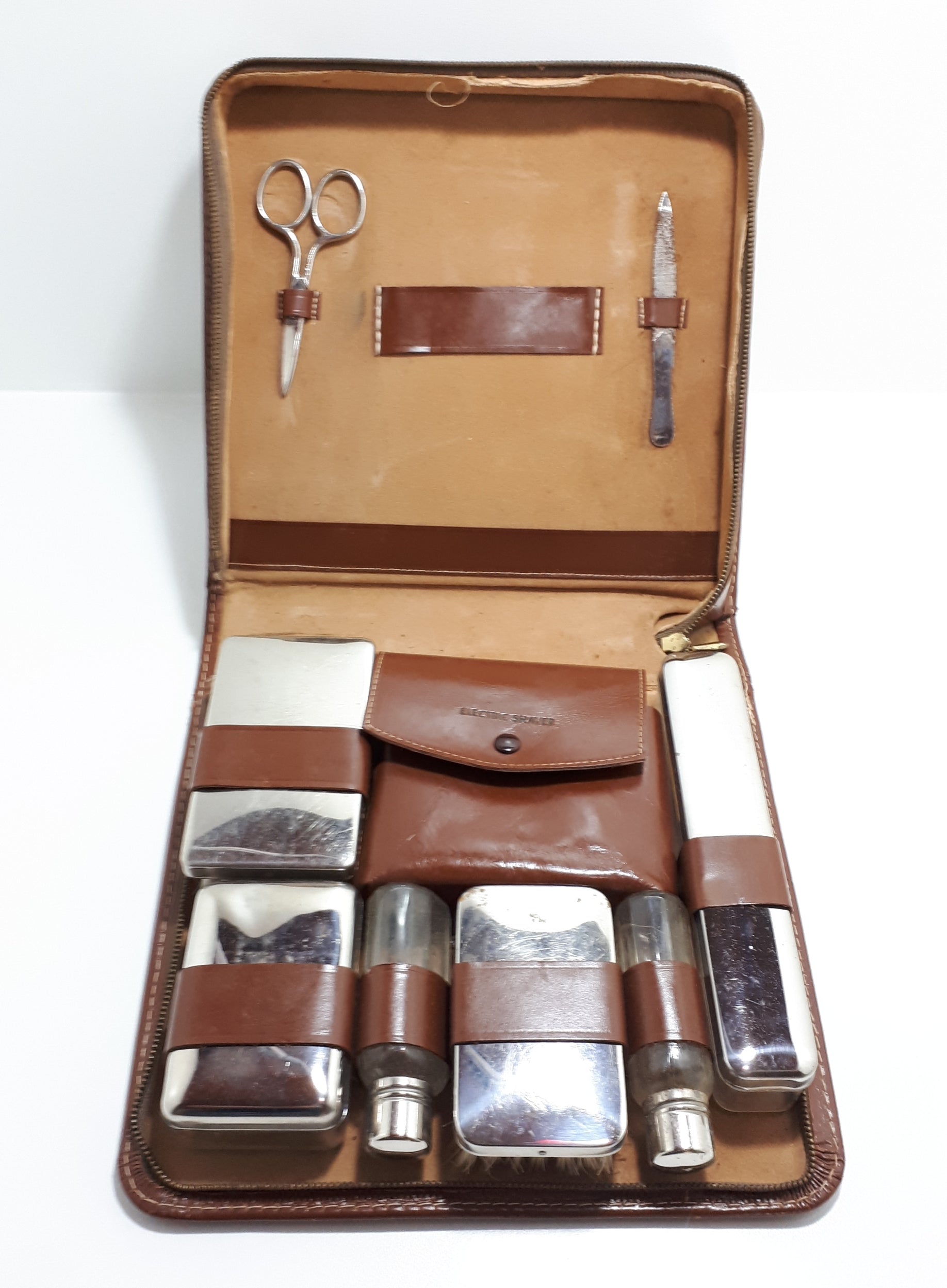 Vintage 1950's Gentleman's Travel Grooming Kit In Leatherette Zippered Case