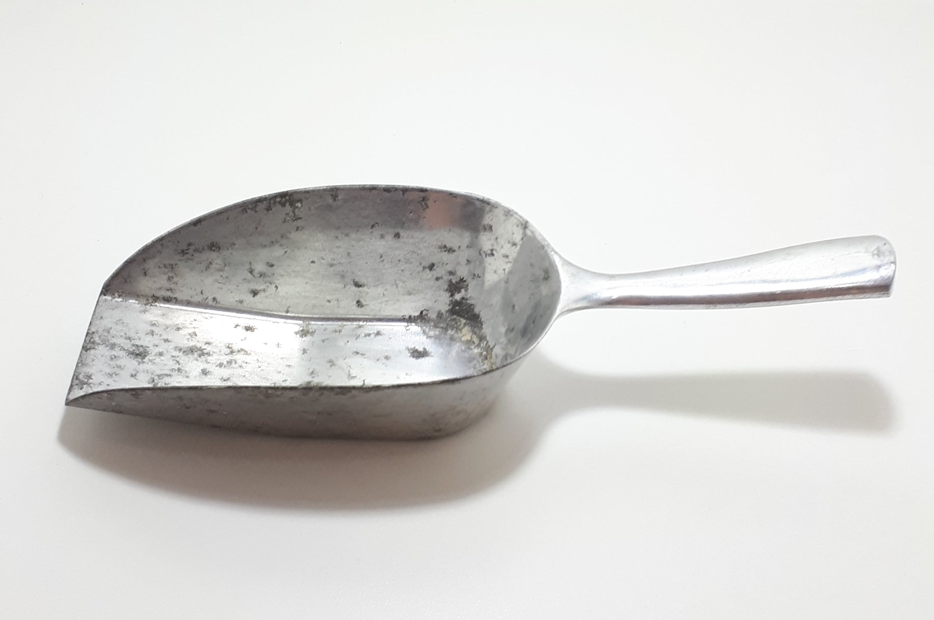 German Wilesco Cast Aluminium Metal Scoop