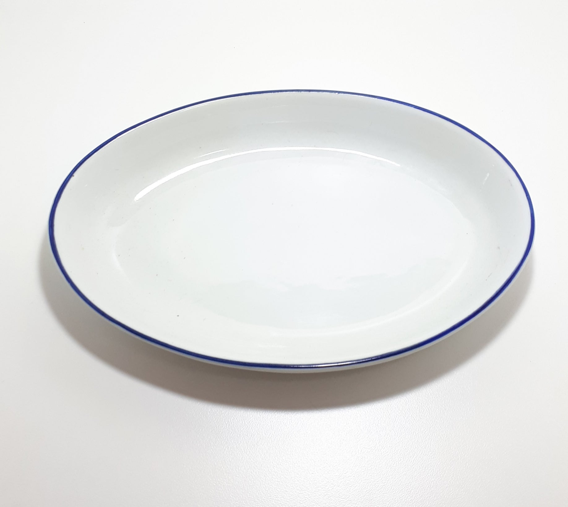Weida (Chaozhou) Oval Shaped Ceramic Bakeware Dish With Cobalt Blue Trim