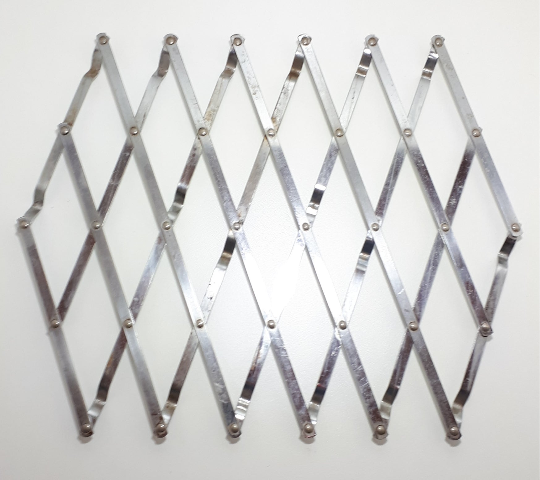 Expandable Stainless Steel Kitchen Trivet (Pot Or Dish Rest)