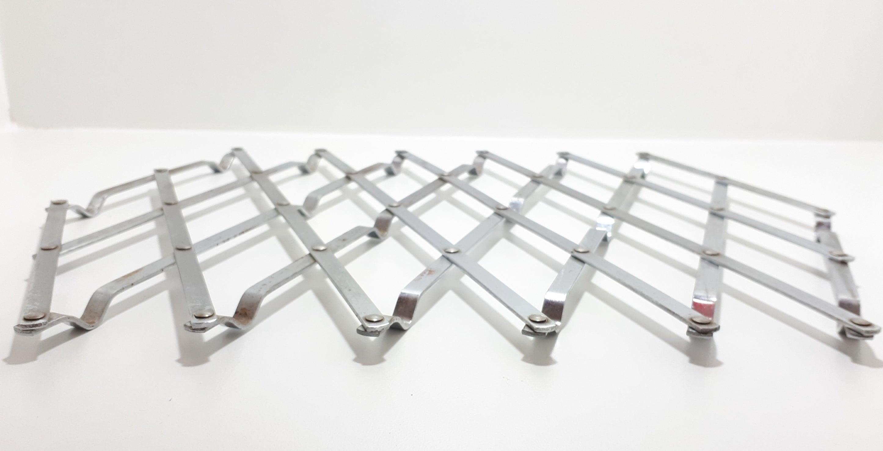 Expandable Stainless Steel Kitchen Trivet (Pot Or Dish Rest)