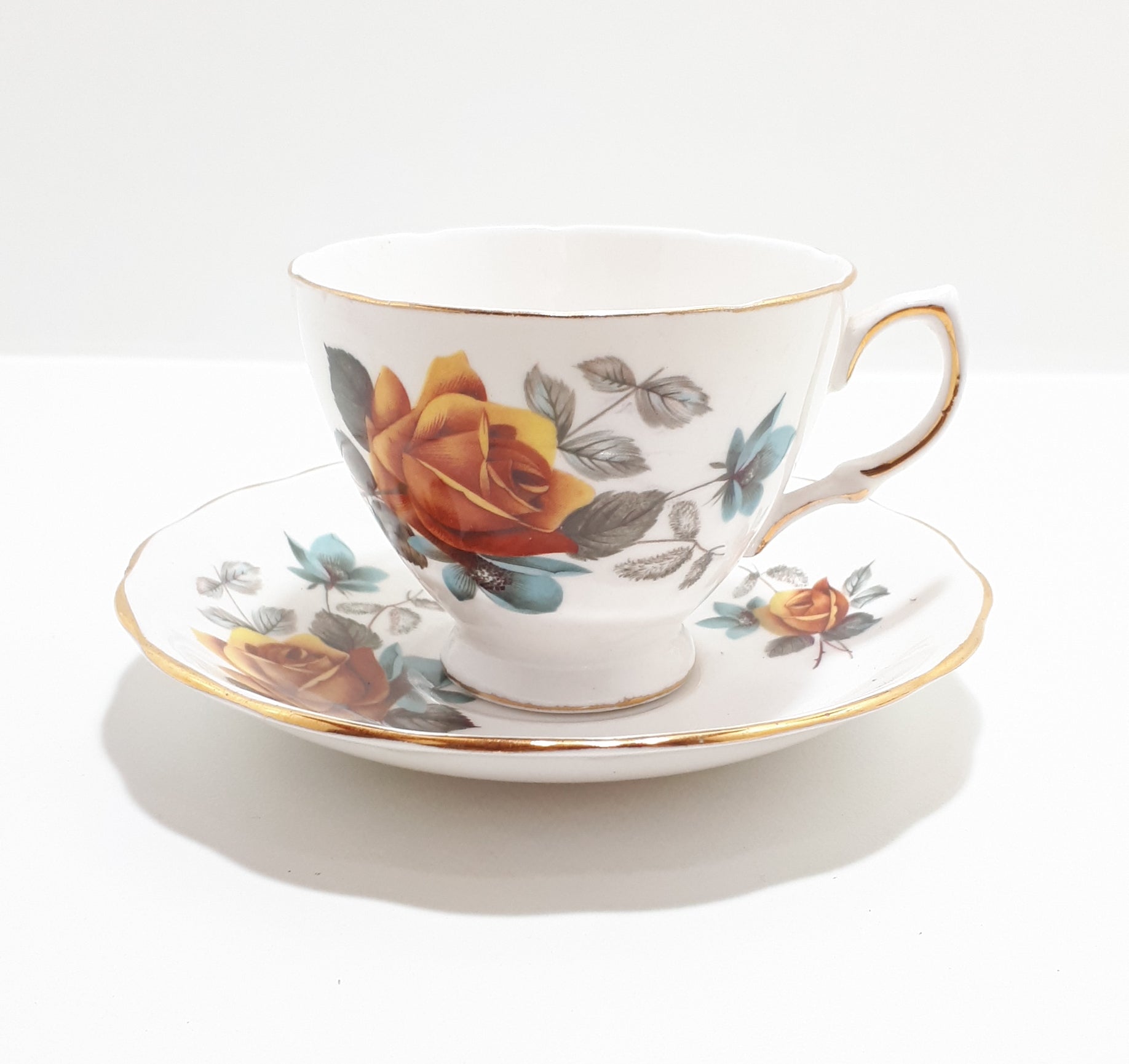 1940-1959 Royal Vale Fine Porcelain Tea Duo - Pattern 8215