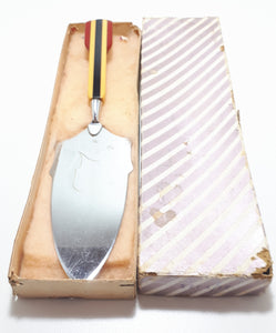 Art Deco Styled Cake Lifter - Polished Bakelite Handle - Original Box