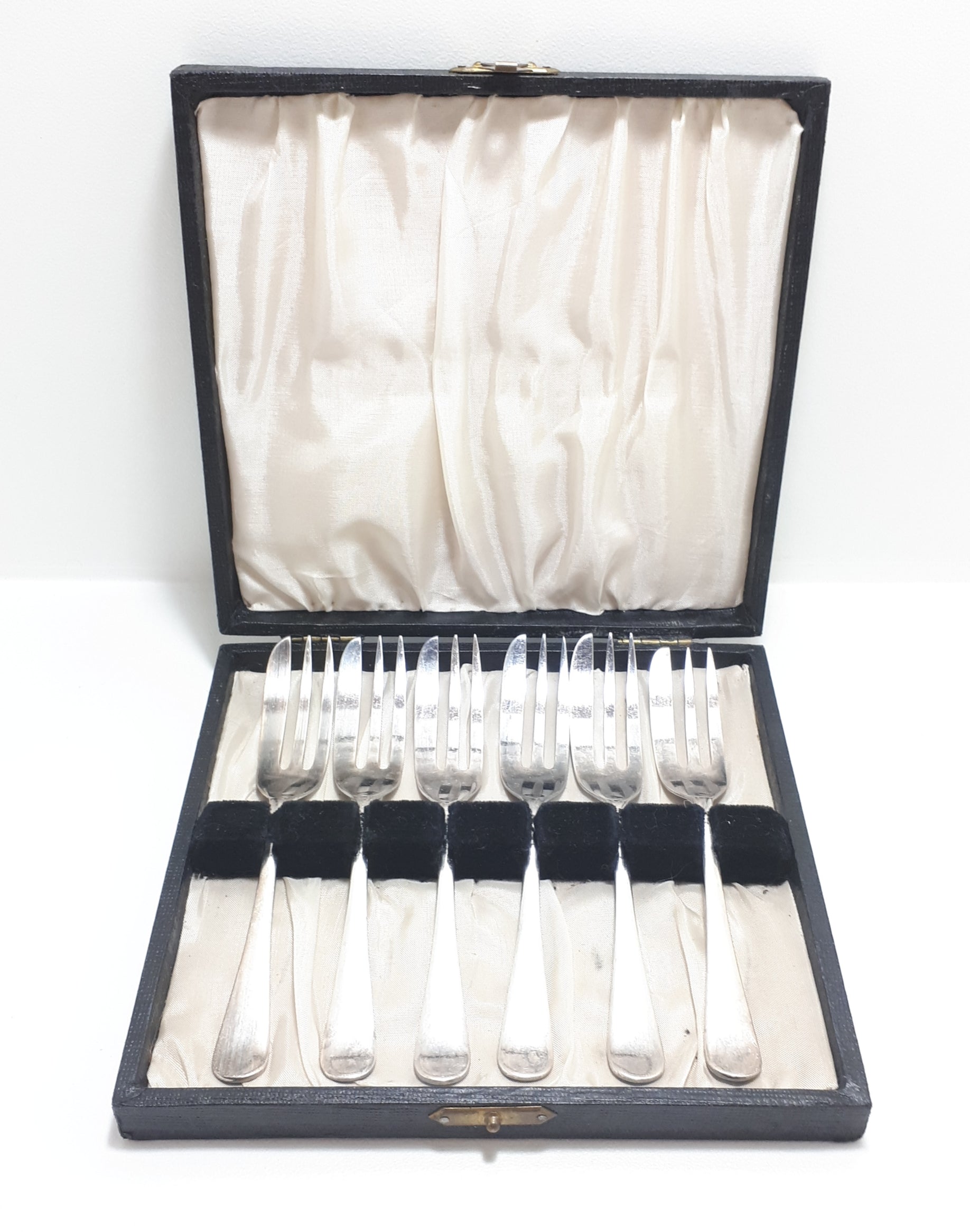 Set of 6 Super A, Sheffield Silver Plated Cake / Pastry Forks in Presentation Case – Standard Handle Design
