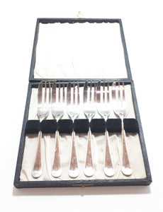 Set of 6 Super A, Sheffield Silver Plated Cake / Pastry Forks in Presentation Case – Standard Handle Design
