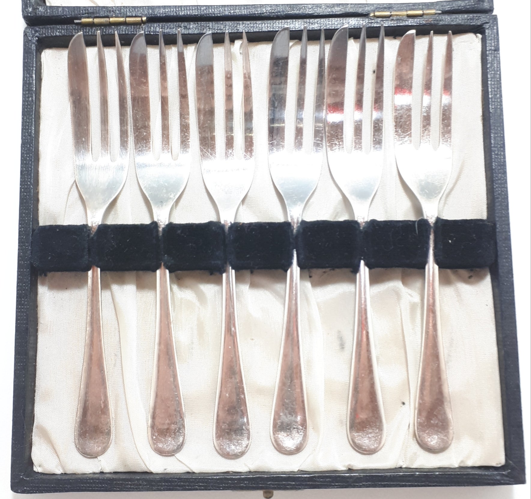 Set of 6 Super A, Sheffield Silver Plated Cake / Pastry Forks in Presentation Case – Standard Handle Design