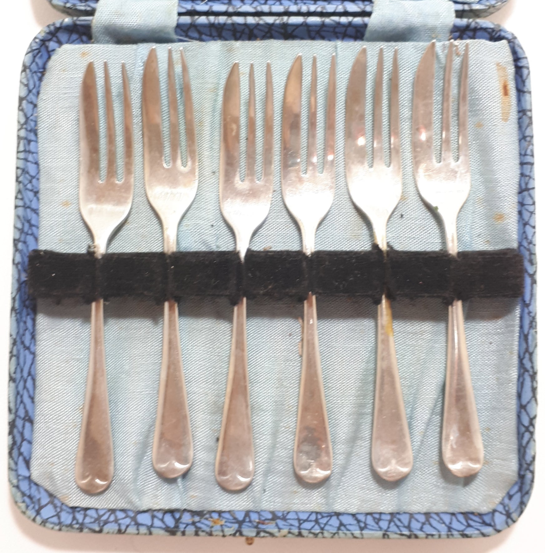Set of 6 Silvawyte Nickel Silver Cake / Pastry Forks in Presentation Case – Old English Dovetail Handle Design