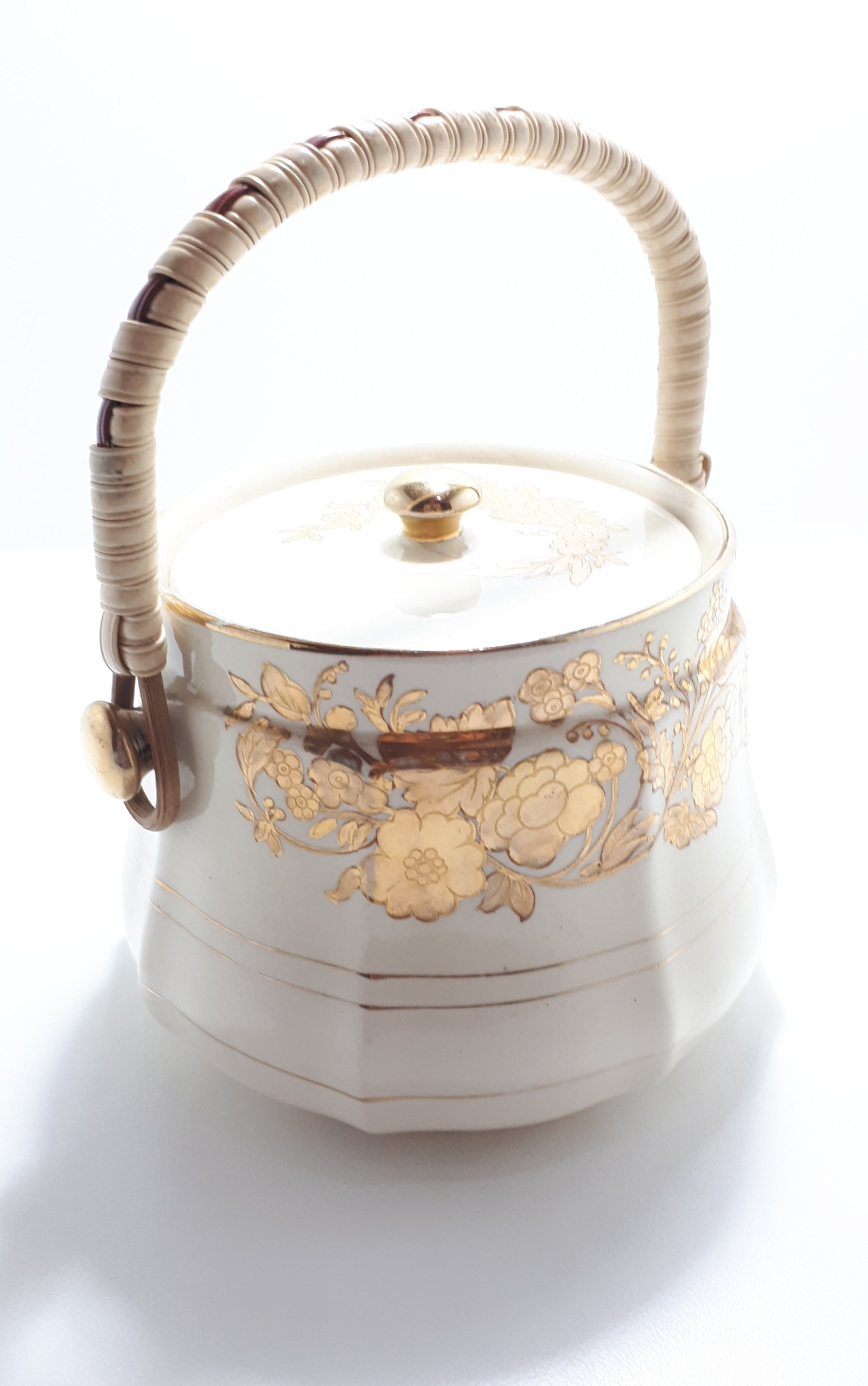 1947+ Ceramic Sadler Pottery (James Sadler & Sons Ltd.) Biscuit Barrel With Rattan Swing Handle