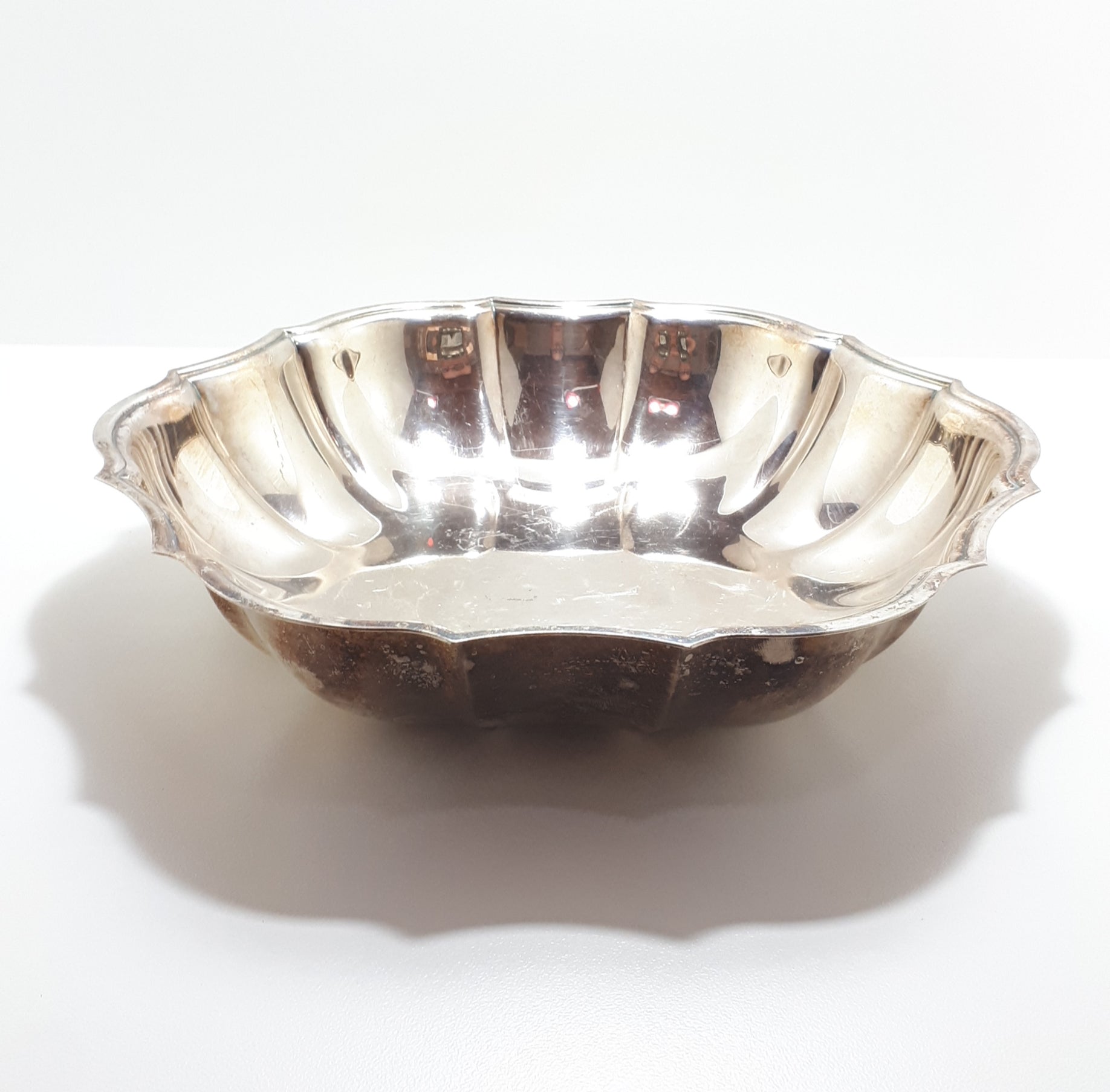 Fairly Large Silver Plated Centrepiece Display Bowl With Serpentine Rim & Fluted Sides