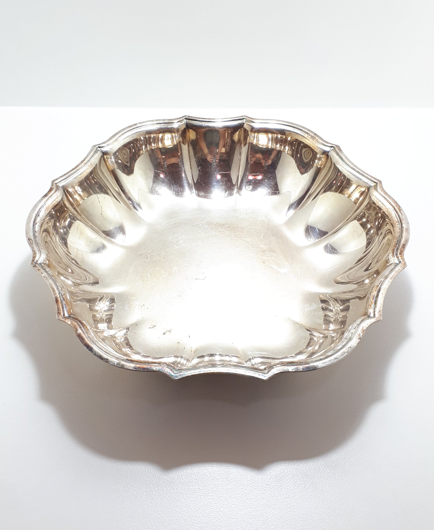 Fairly Large Silver Plated Centrepiece Display Bowl With Serpentine Rim & Fluted Sides