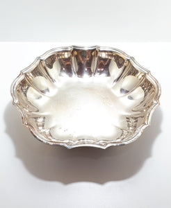 Fairly Large Silver Plated Centrepiece Display Bowl With Serpentine Rim & Fluted Sides