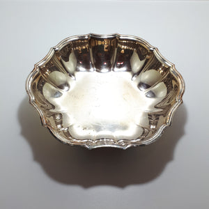 Fairly Large Silver Plated Centrepiece Display Bowl With Serpentine Rim & Fluted Sides