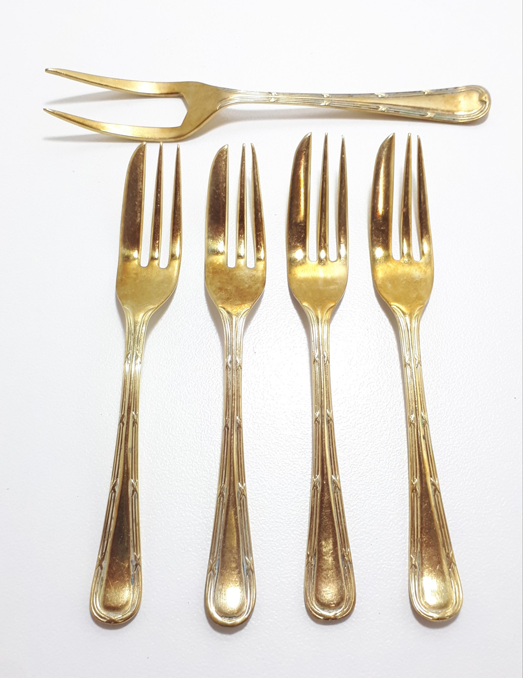 Set of 4 Silver Plated Cake / Pastry Forks With Matching Cheese / Pickle Fork – Ribbon & Bow Handles