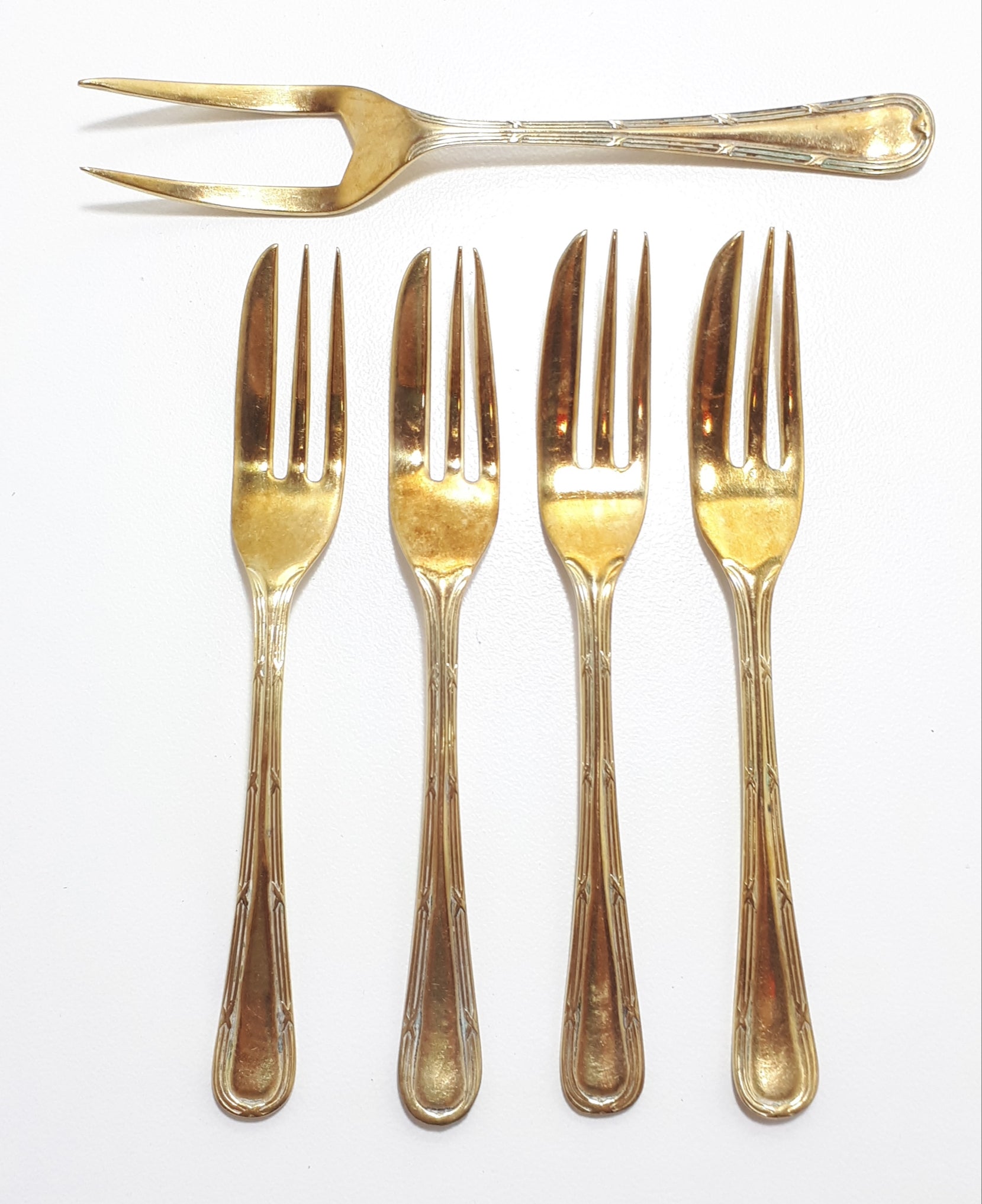 Set of 4 Silver Plated Cake / Pastry Forks With Matching Cheese / Pickle Fork – Ribbon & Bow Handles