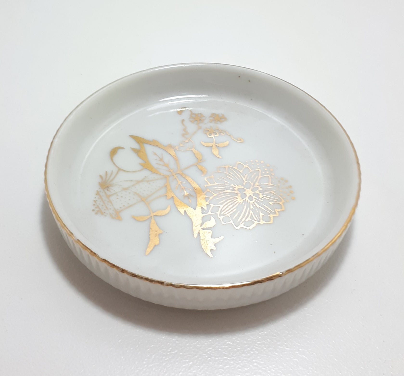 Small Fine Porcelain Trinket Dish With Gold Inlay